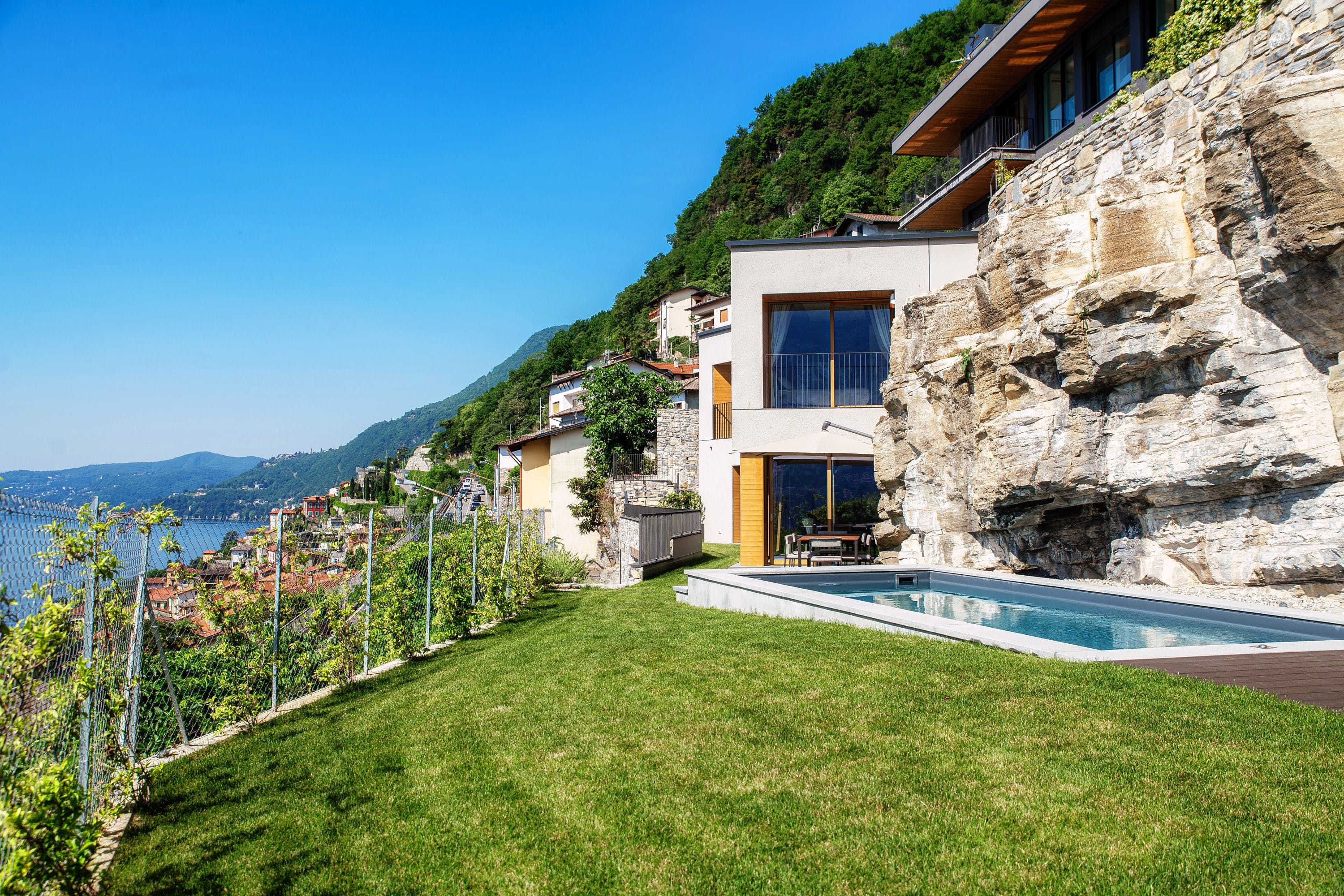 Casa Breva Carate Carate: Spacious 3-Bedroom Apartment with Stunning Lake Views, Como