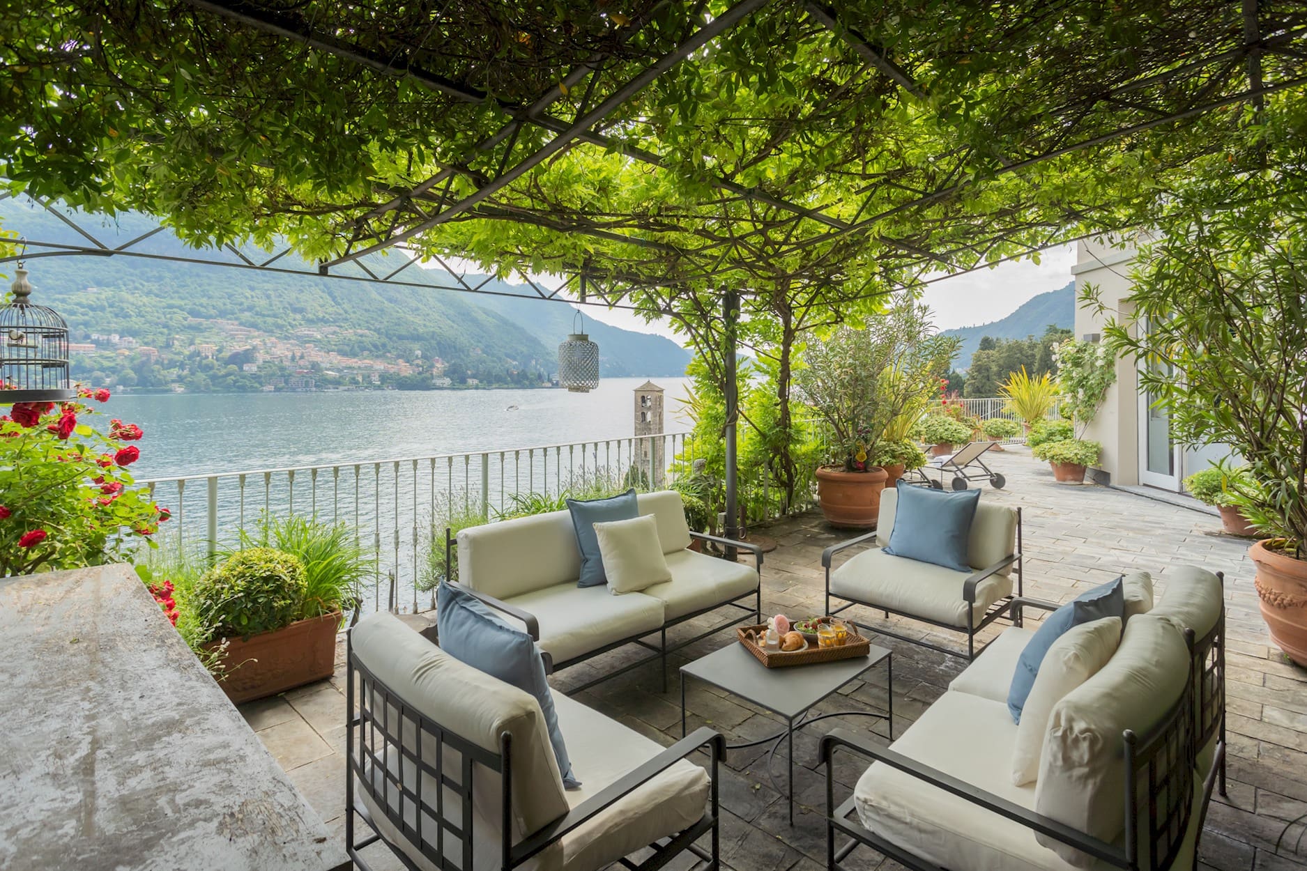 Casa Breva Carate: Chic 2-Bedroom Apartment with Stunning Lake Views, Como