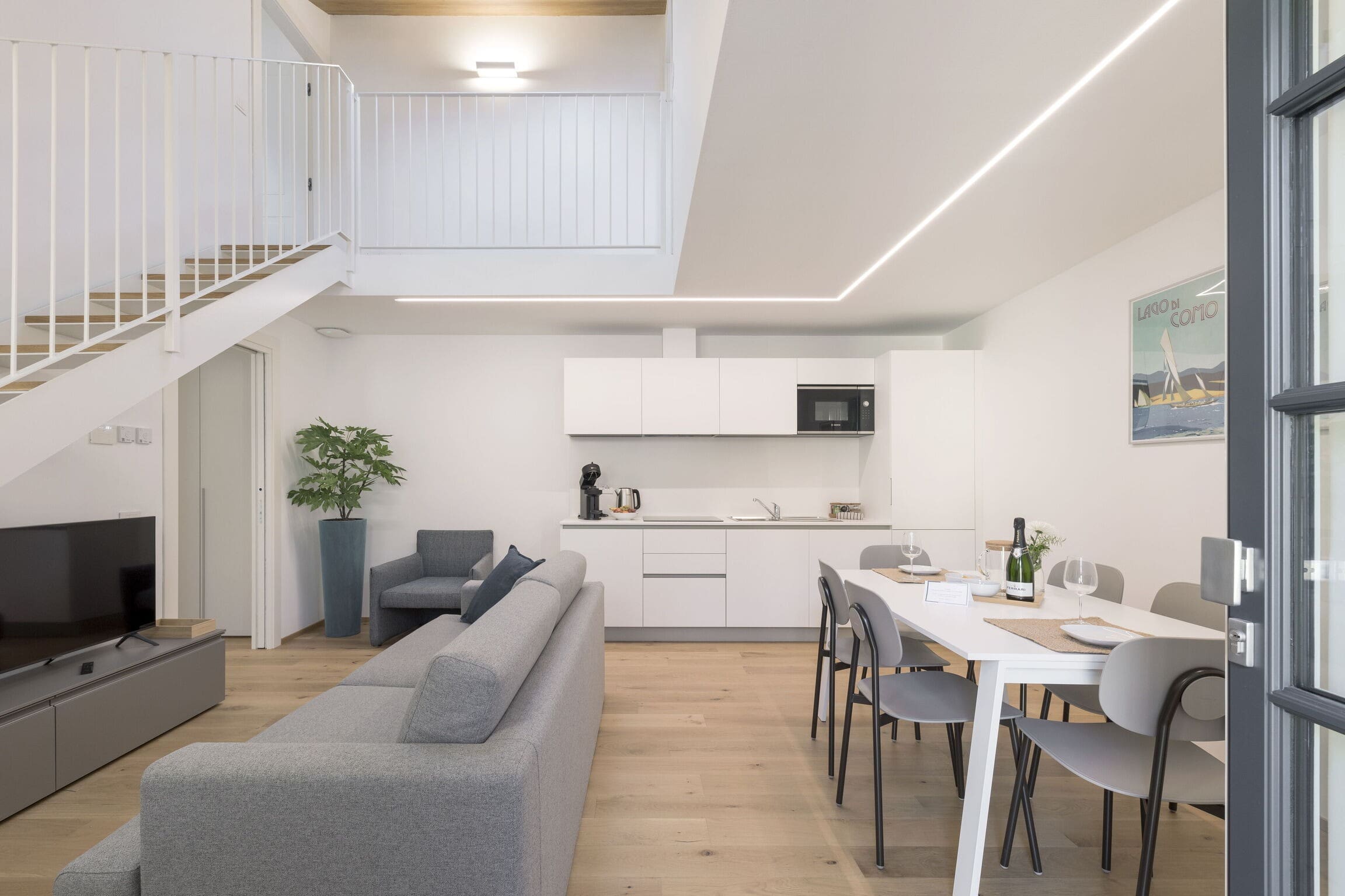 Casa Breva Como Como: Elegant 2-Bedroom Apartment with Lake Views, Como