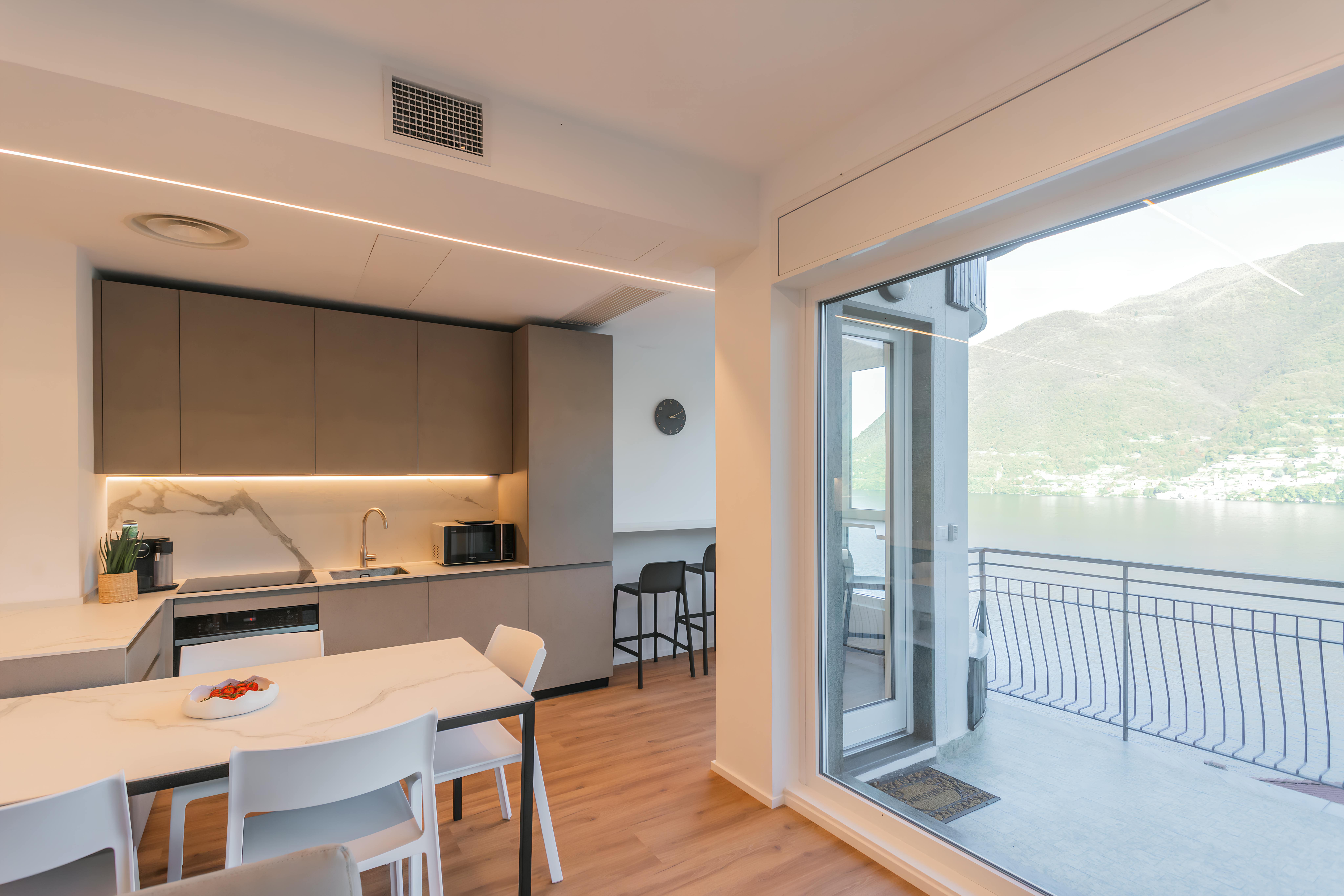 Casa Breva Como Lake Como: Spacious 5-Bedroom Apartment with Pool and Sauna, Lake Como