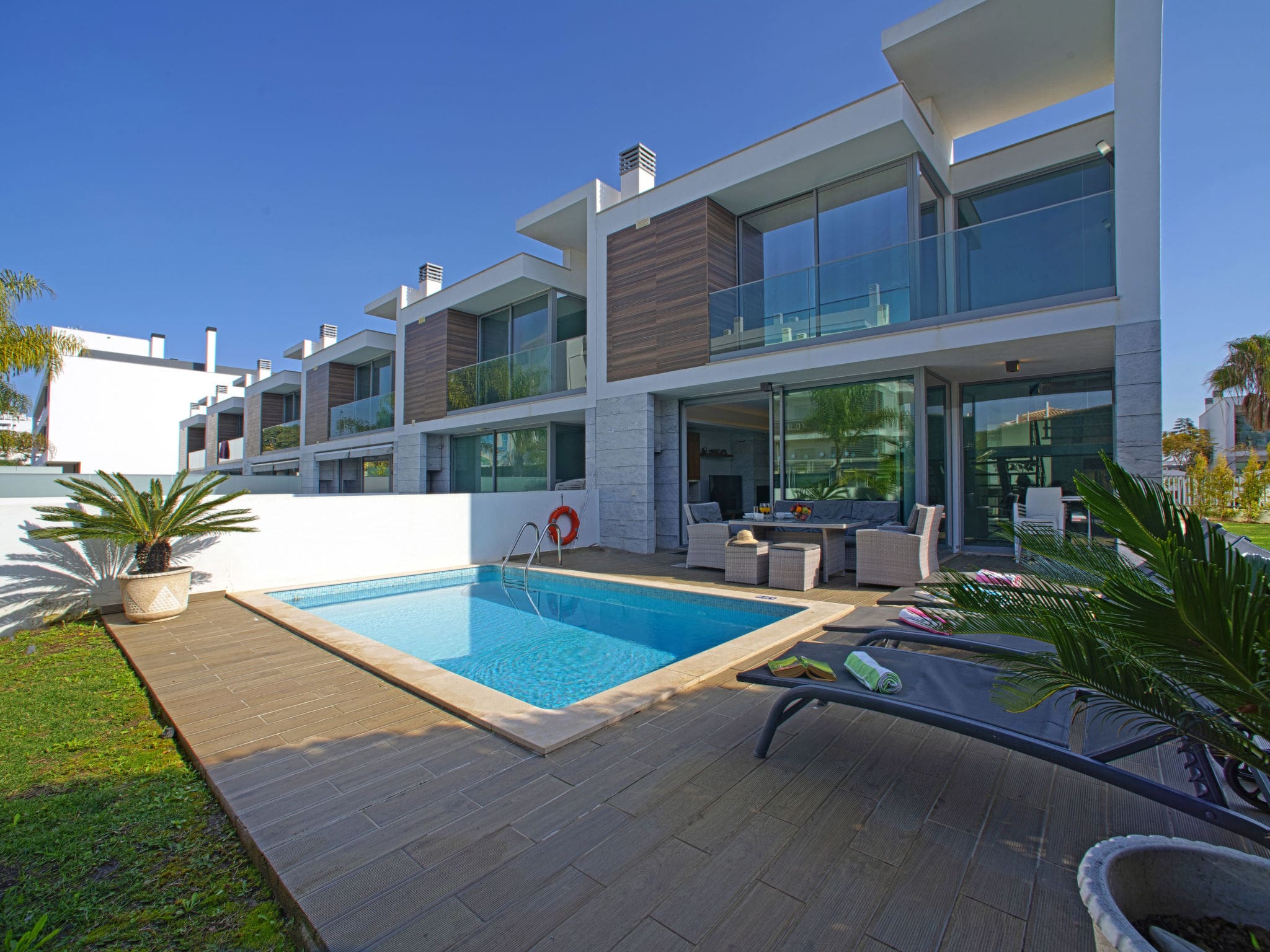 Casa Cabeça Albufeira: Modern 3-Bedroom Villa with Heated Private Pool and Terrace Near Albufeira Beach