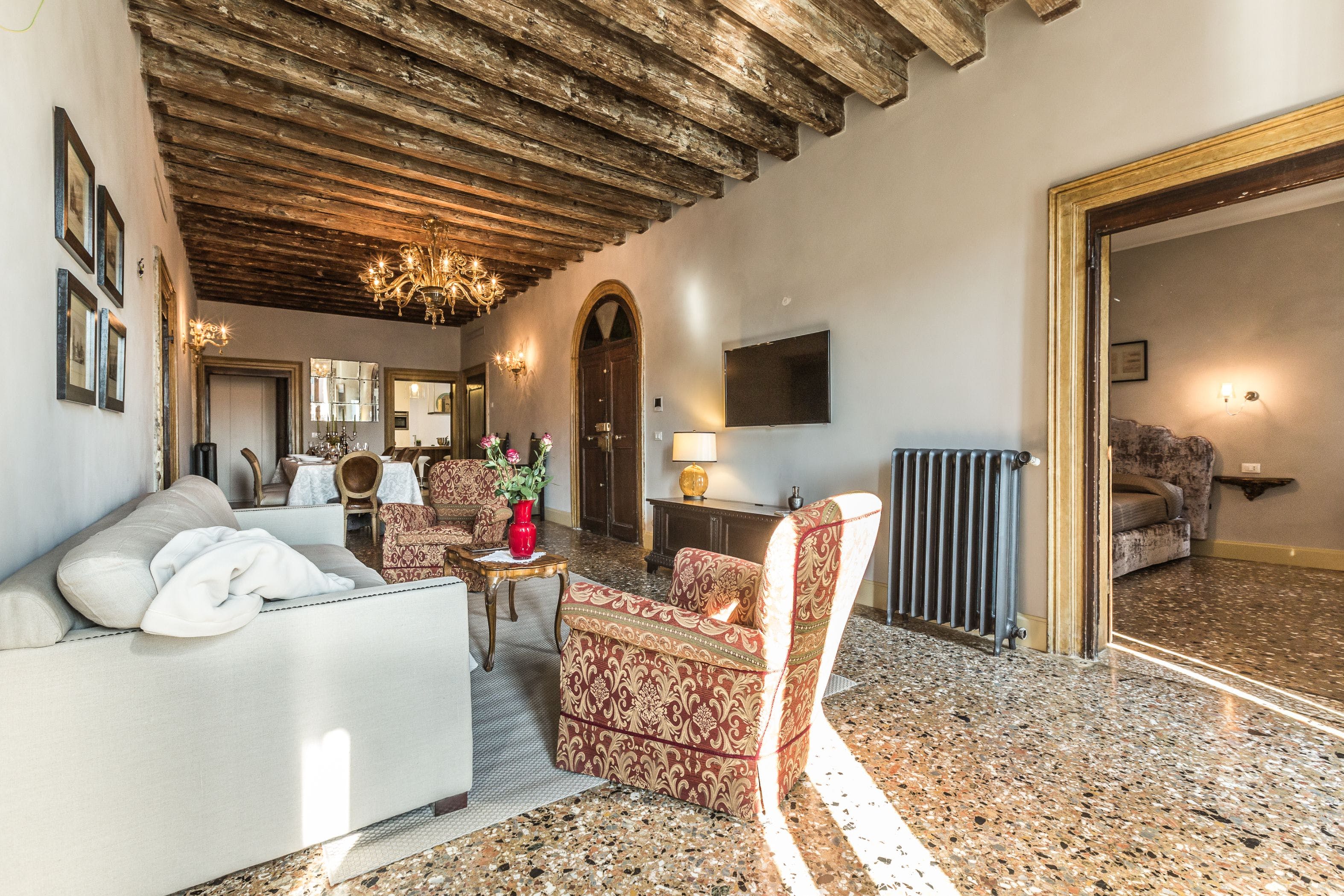 Casa Ca’Cannaregio: Spacious 5-Bedroom Apartment with Seaviews, Cannaregio Venice