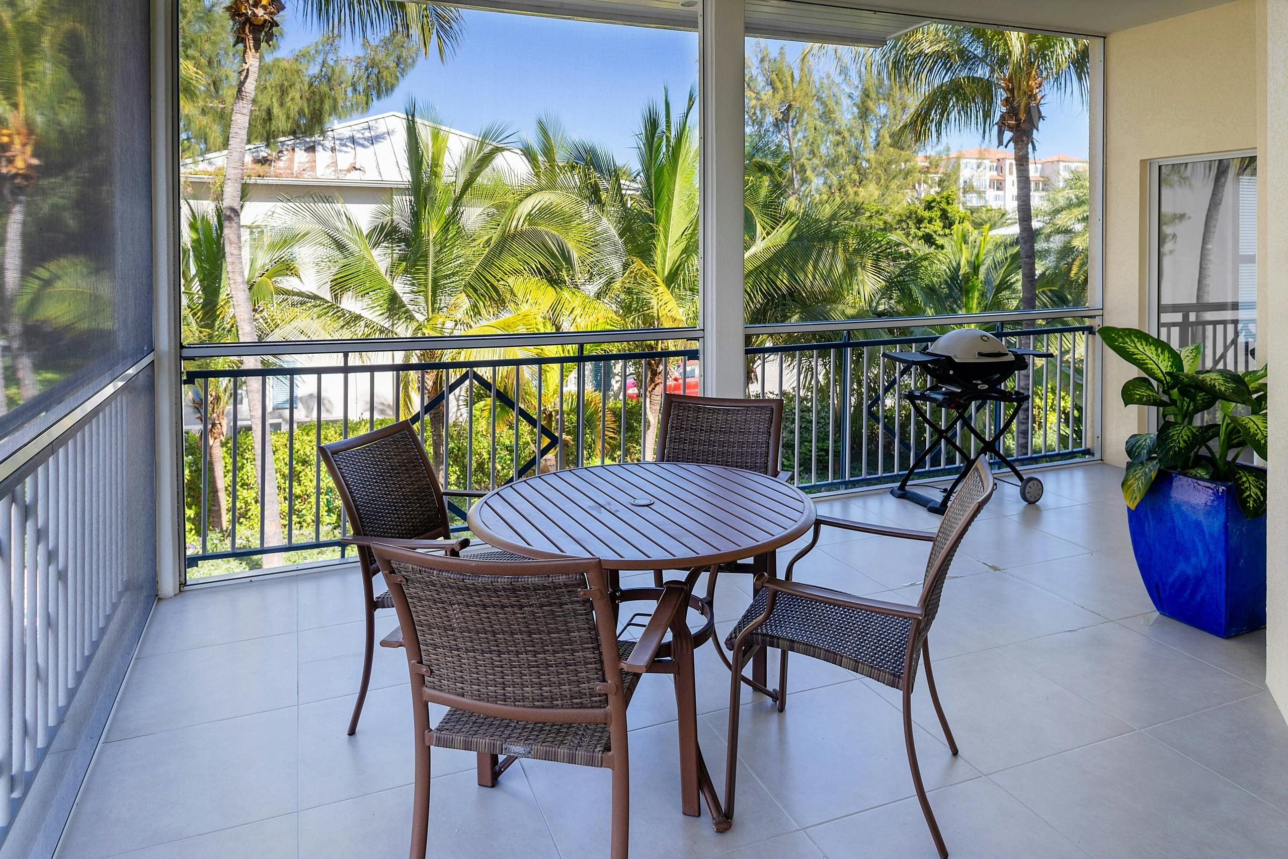 Casa Caicos GraceBay: Luxury 2-Bedroom Apartment with Seaview and Pool, Grace Bay