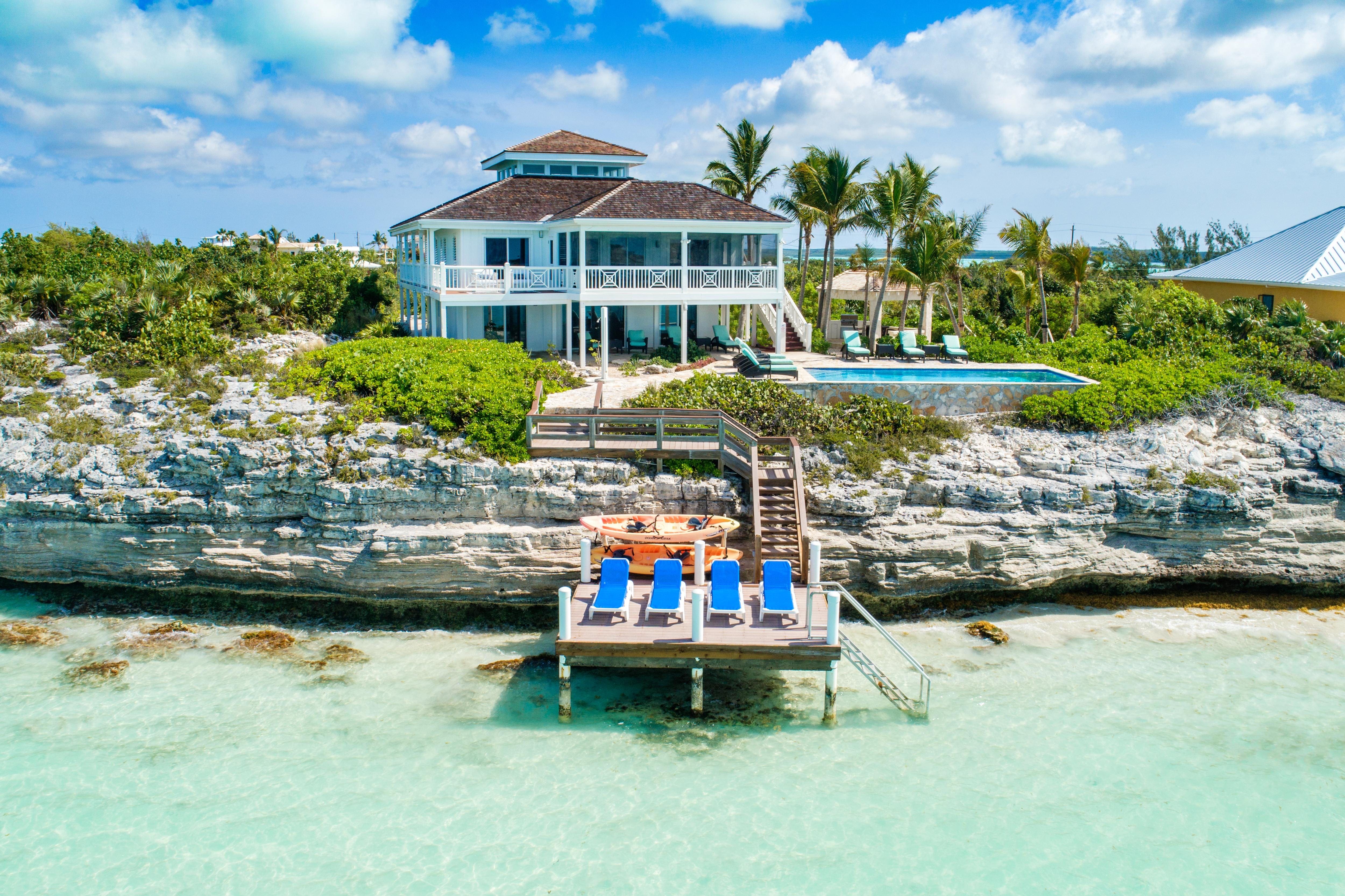 Casa Caicos Sapodilla: Spacious 5-Bedroom Beachfront Apartment with Pool, Turks and Caicos