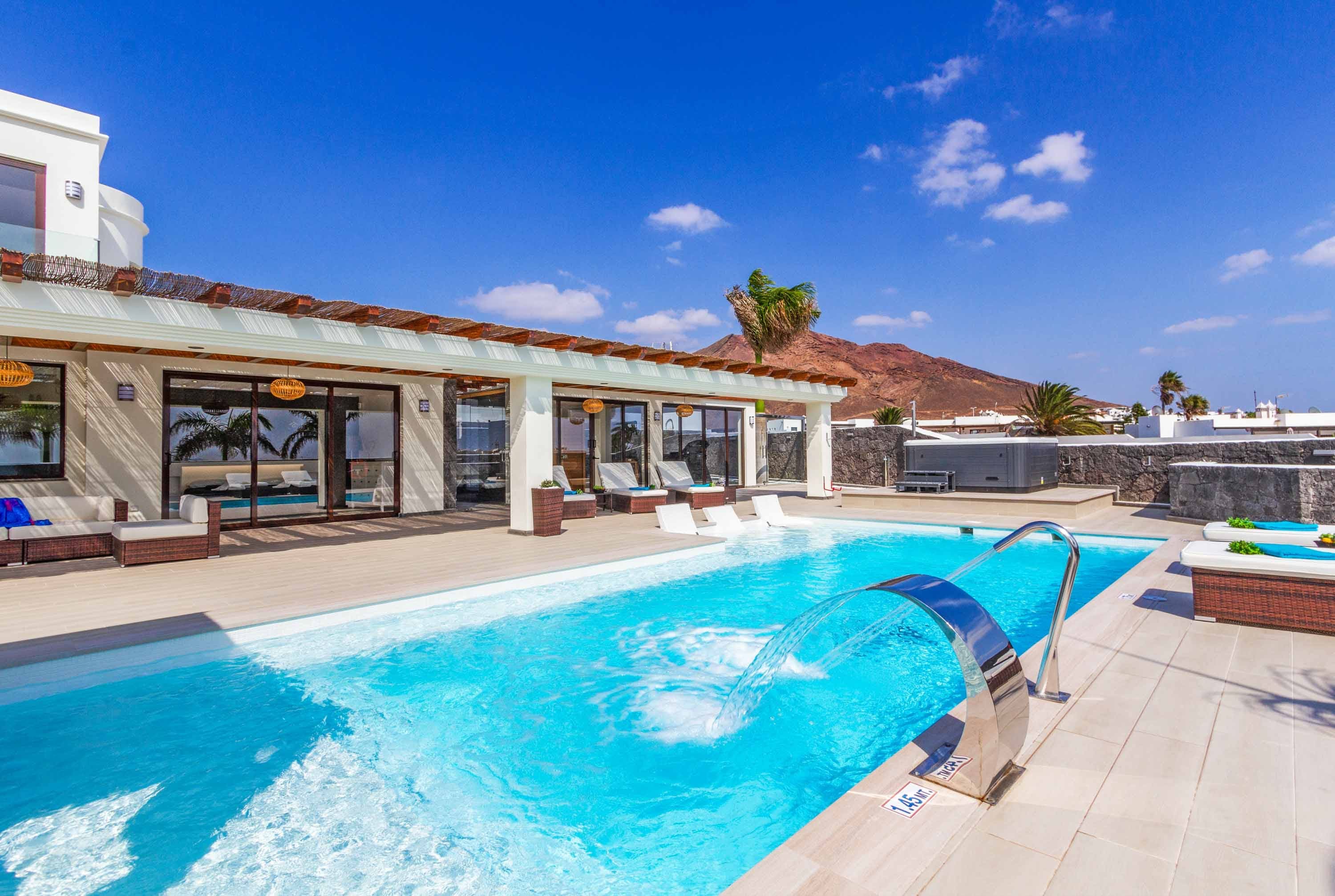 Casa Calima Las Palmas: Luxury 4-Bedroom Apartment with Hot Tub and Sea Views, Las Palmas