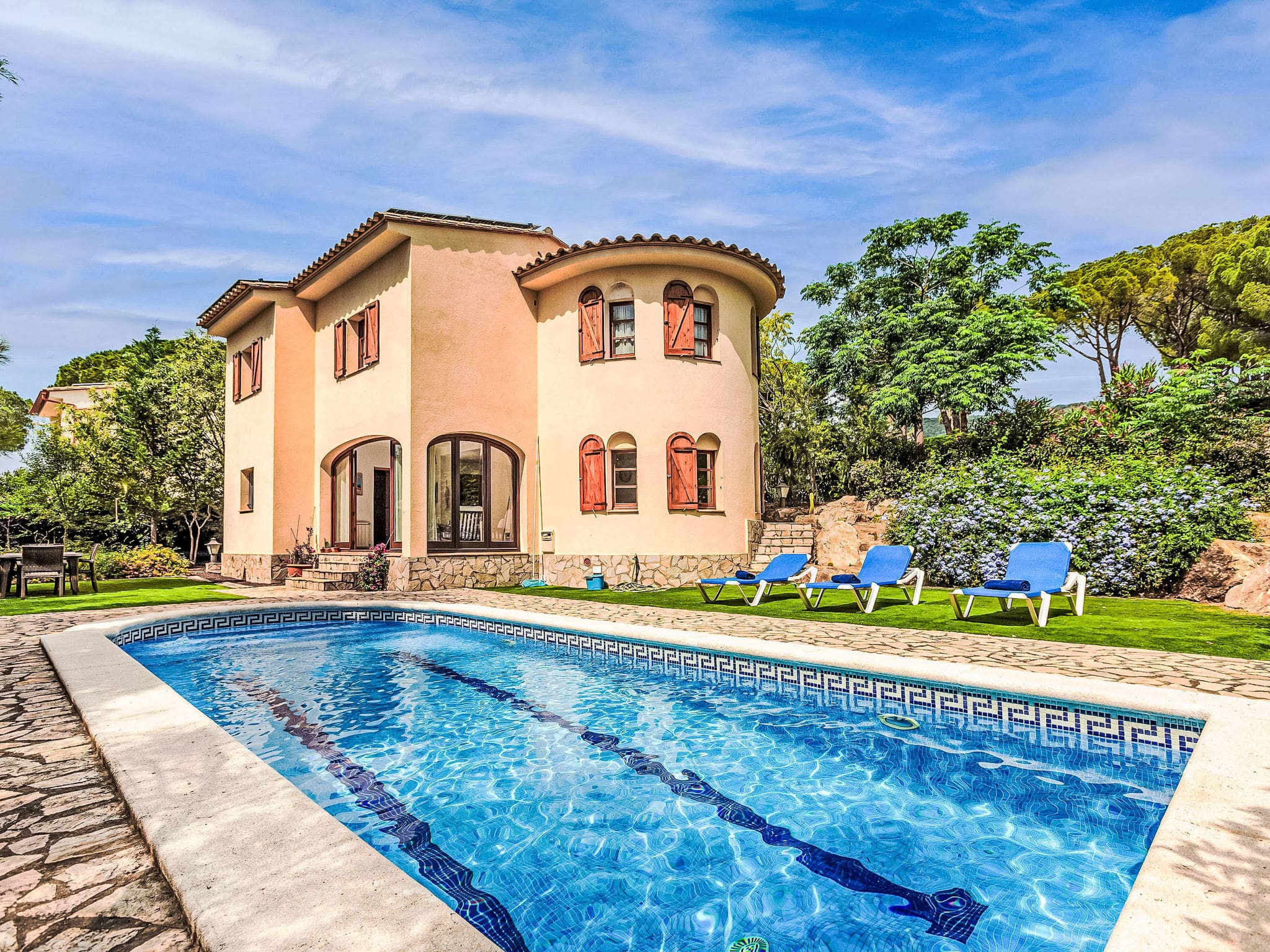 Casa Calonguina Calonge: Spacious 3-Bedroom Villa with Private Pool and Gardens near Costa Brava Beaches