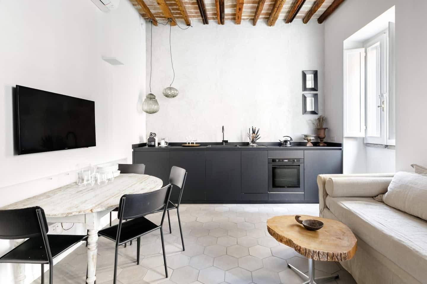 Casa Campitelli Trastevere: Elegant 2-Bedroom Apartment with Authentic Charm, Rome Trastevere