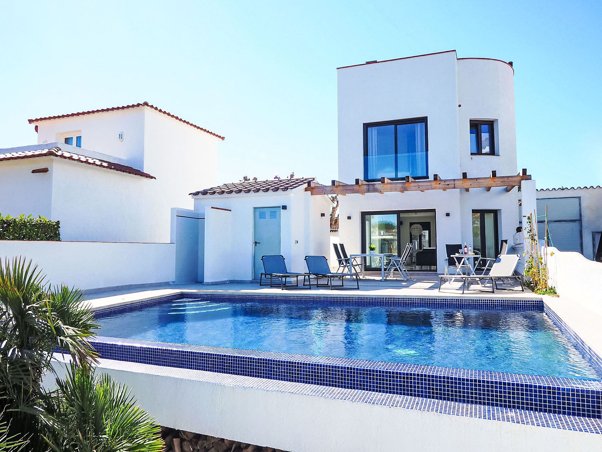 Casa Canigó Empuriabrava: Stunning 3-Bedroom Villa with Private Pool and Mountain Views in Costa Brava Spain