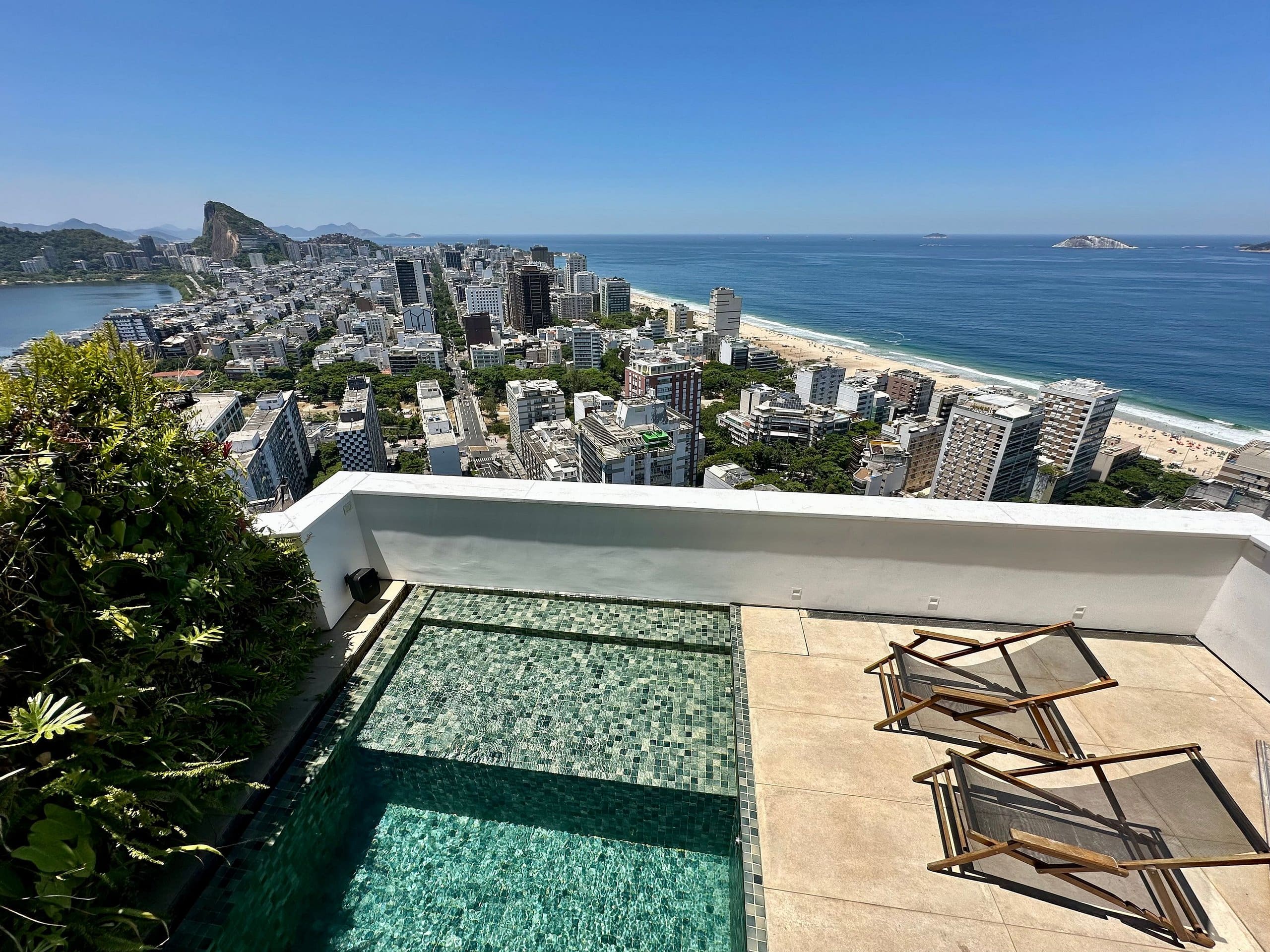 Casa Carioca Leblon: Luxury 3-Bedroom Apartment with Private Pool and Seaview, Brazil