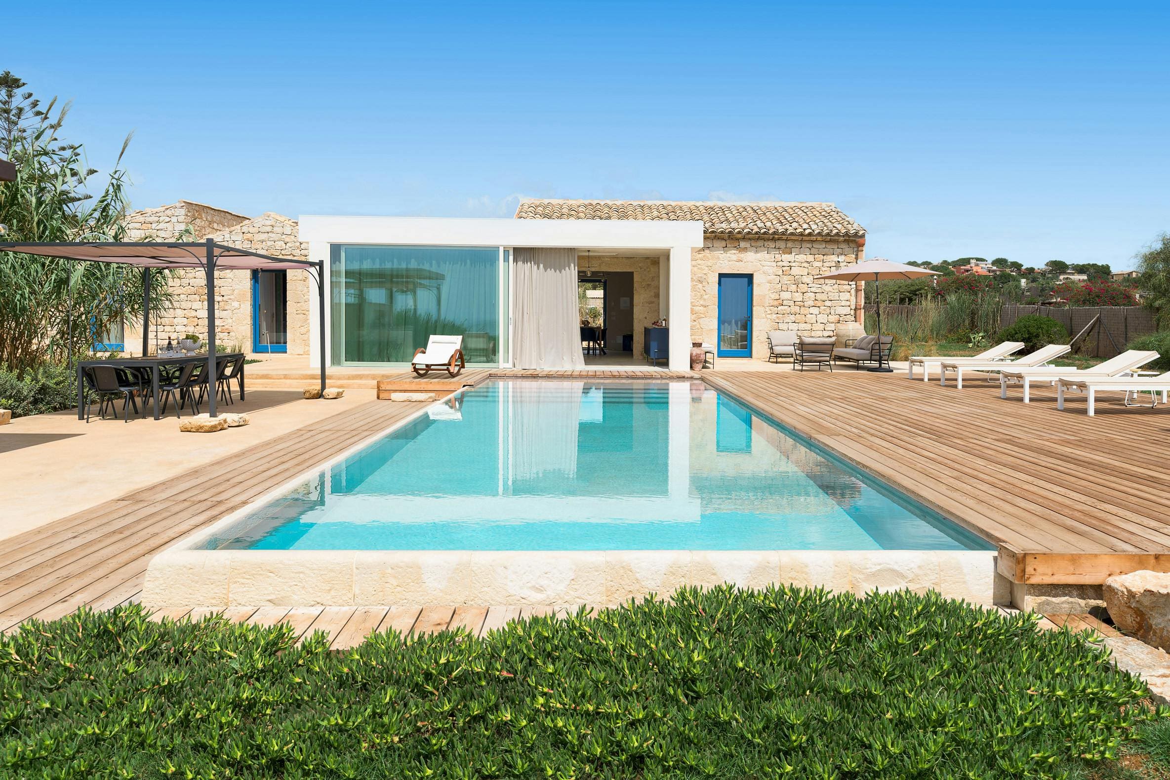 Casa Carrubba Noto: Luxury 3-Bedroom Apartment with Seaview and Pool, Val di Noto