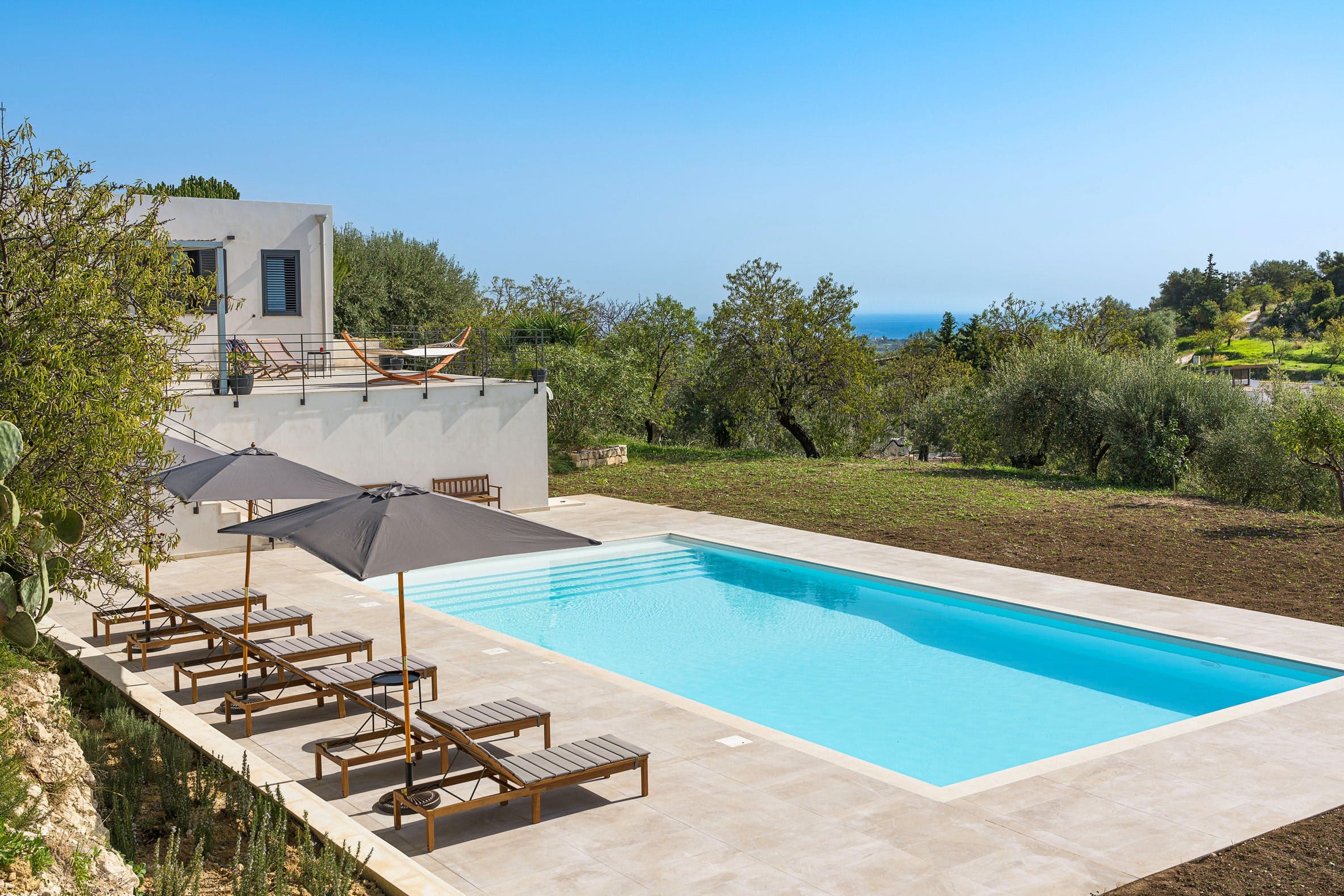 Casa Carrubo Noto Val di Noto 6: Luxury 3-Bedroom Apartment with Swimming Pool and Seaviews, Val di Noto