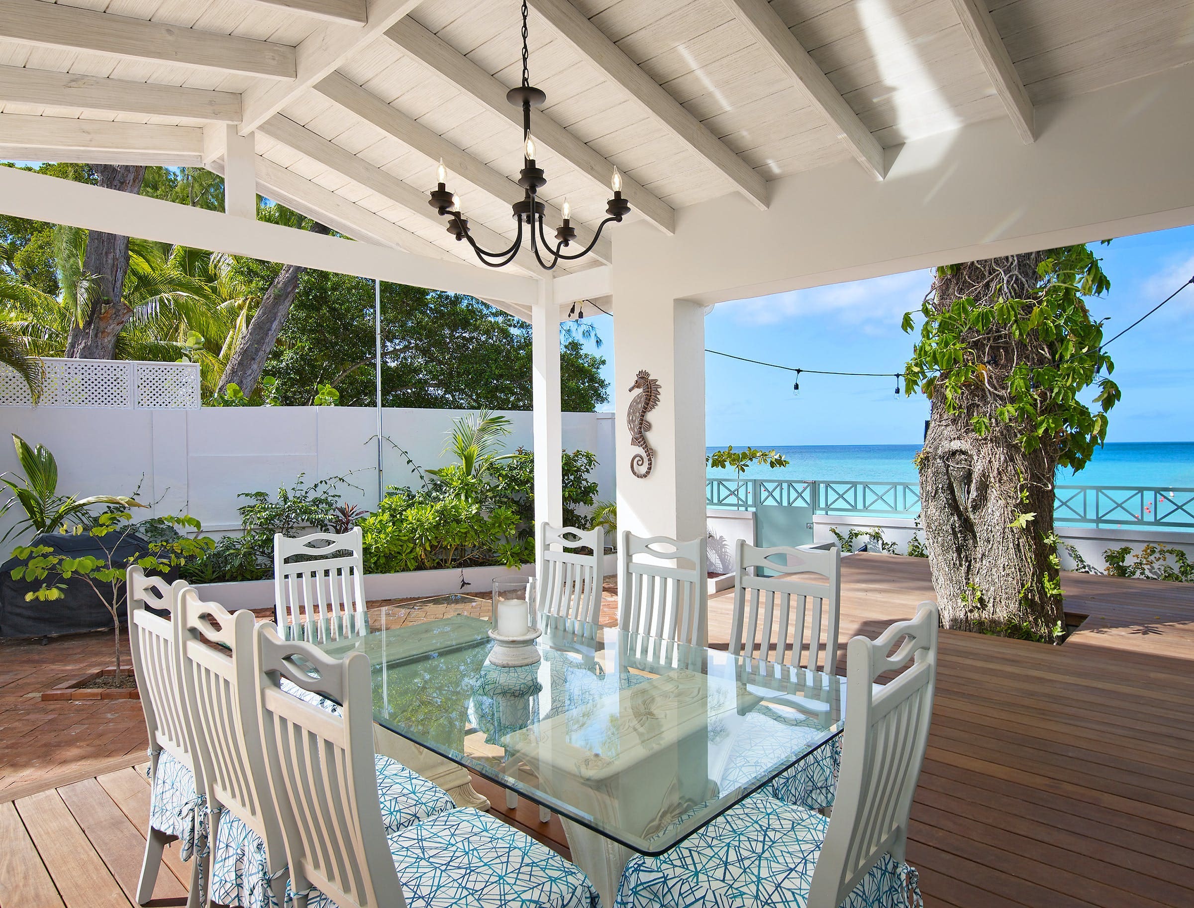 Casa Casuarina Speightstown: 3-Bedroom Beachfront Apartment with Seaview, Speightstown