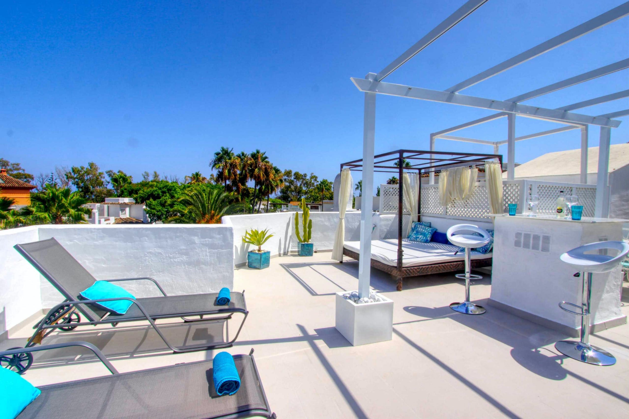 Casa Cazorla Marbella: Luxury 4-Bedroom Penthouse with Rooftop Terrace, Costa Del Sol