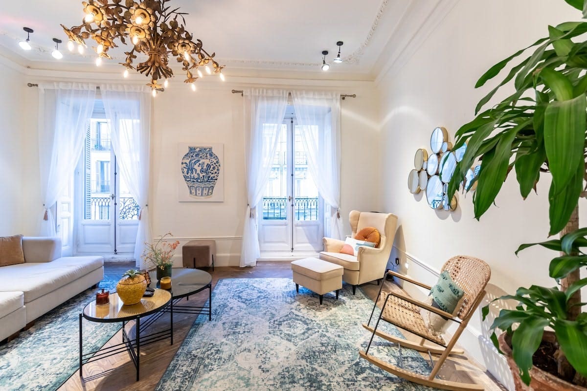 Casa Cibeles Madrid Puerta del Sol: Elegant 3-Bedroom Apartment with Balcony, Puerta del Sol