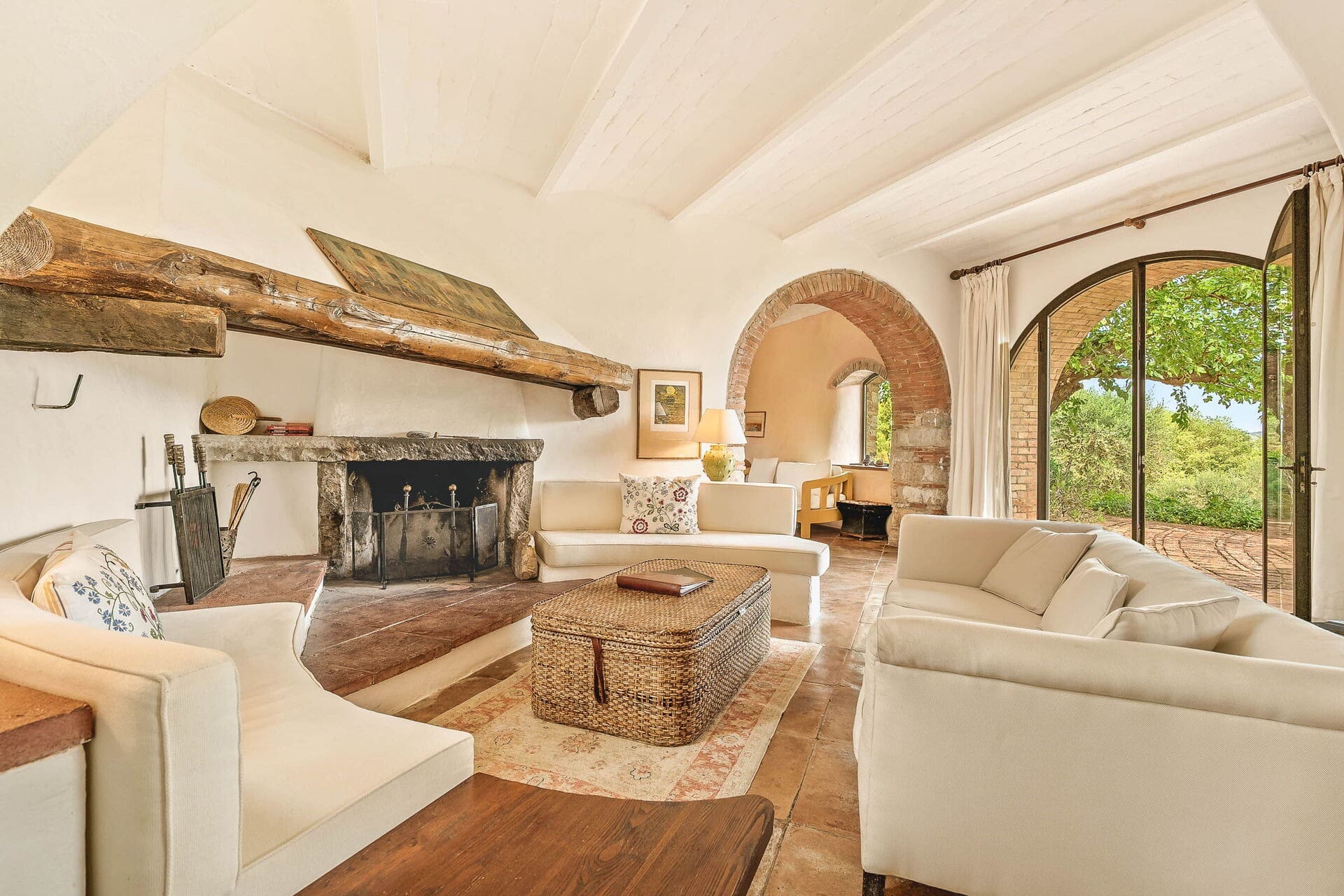 Casa Cipressi Chianti: Spacious 6-Bedroom Luxury Apartment with Pool, Chianti