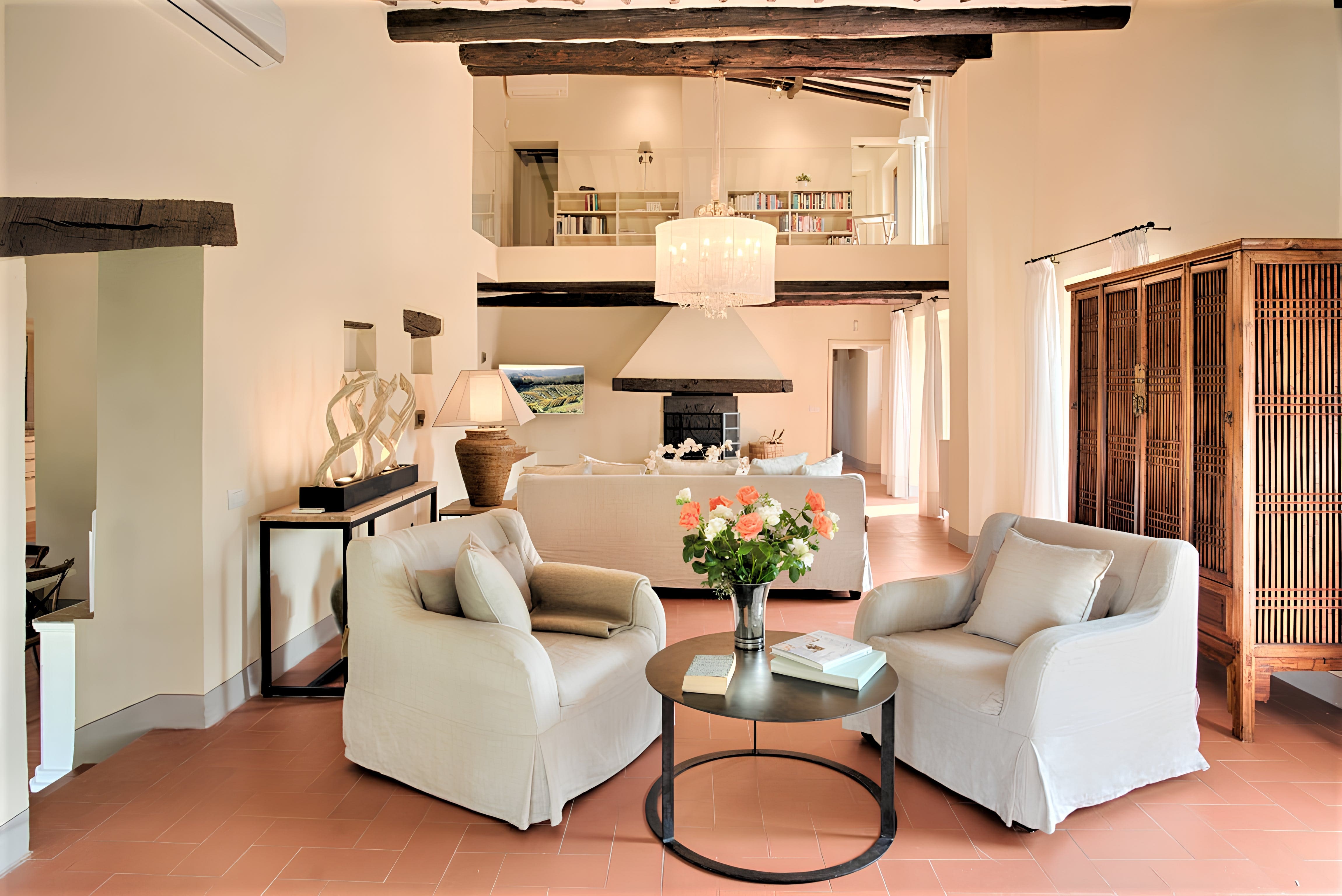 Casa Cipresso Castellina: Spacious 4-Bedroom Apartment with Pool, Chianti