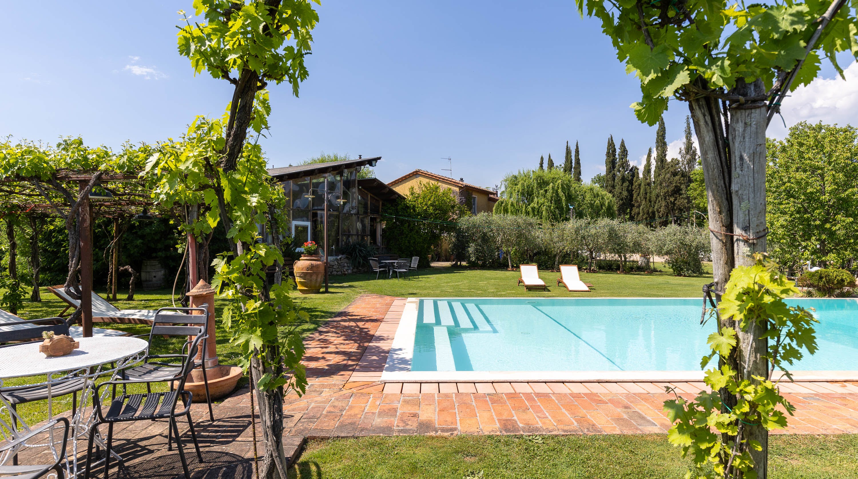 Casa Cipresso Cortona: Luxury 3-Bedroom Apartment with Infinity Pool, Tuscany
