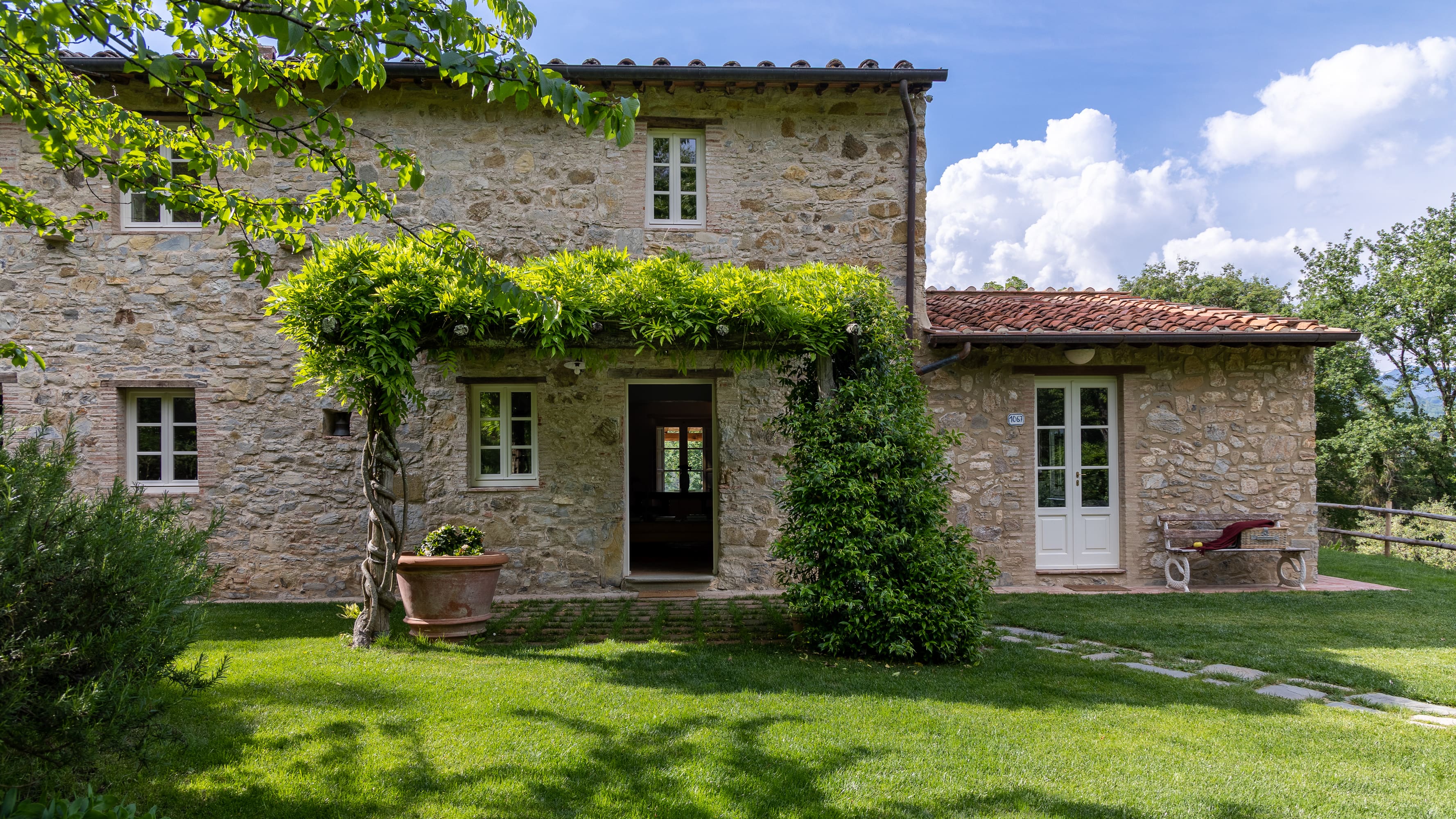 Casa Cipresso Lucca: 4-Bedroom Apartment with Pool and Family-Friendly Features, Lucca