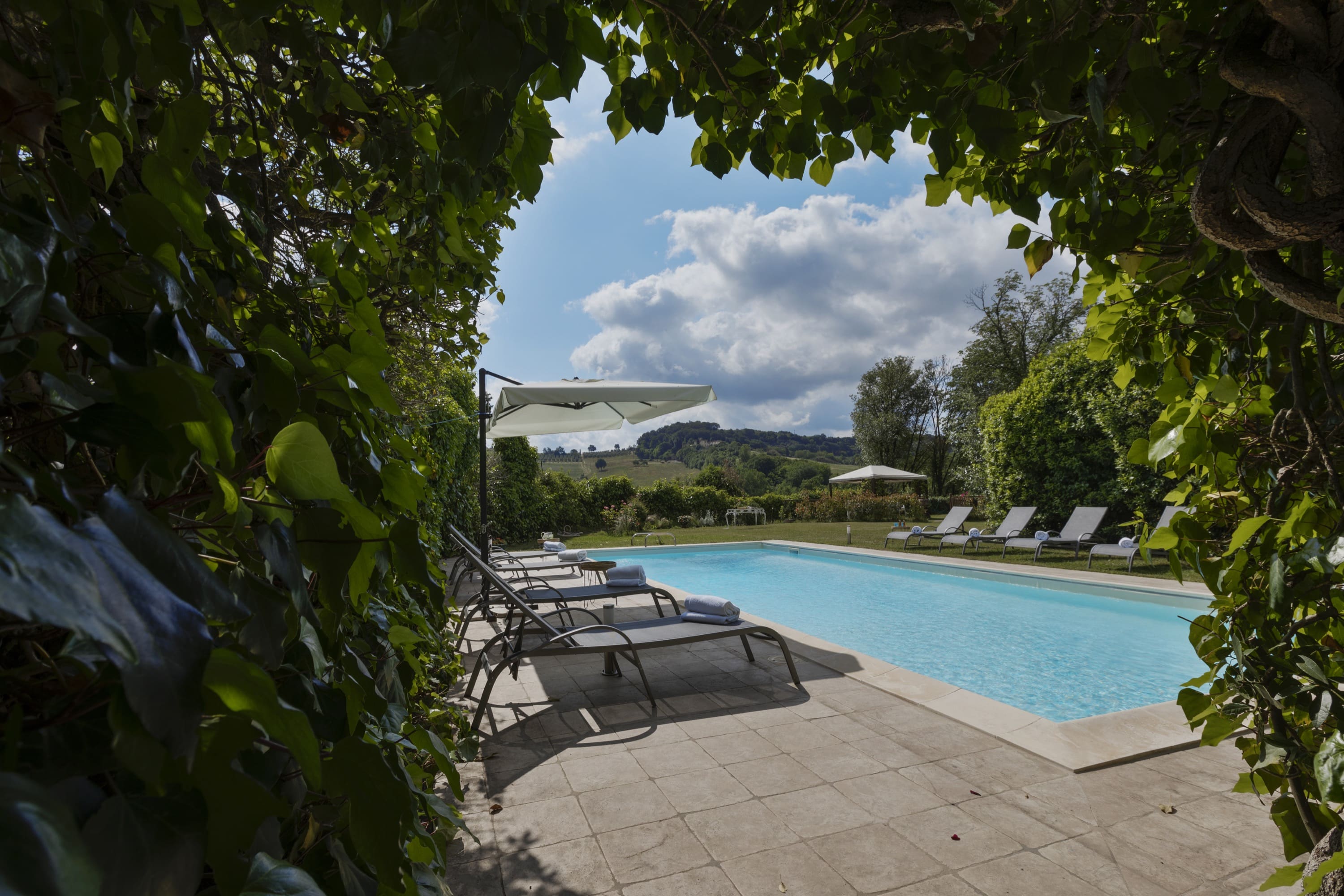 Casa Cipresso Poggibonsi: Spacious 8-Bedroom Apartment with Pool and Tennis Court, Chianti