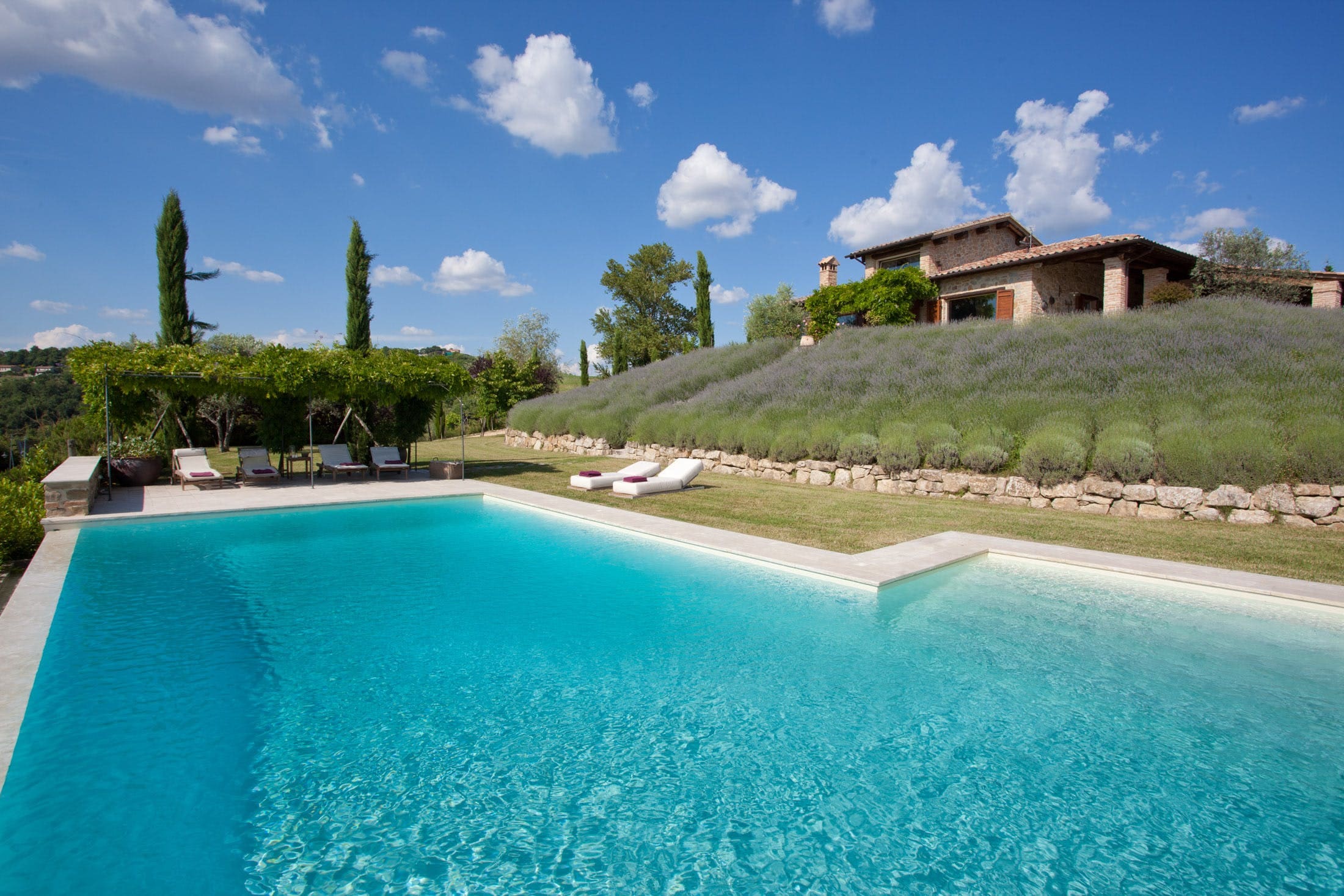Casa Cipresso Todi Todi 3: Luxury 5-Bedroom Apartment with Pool and Countryside Views, Todi