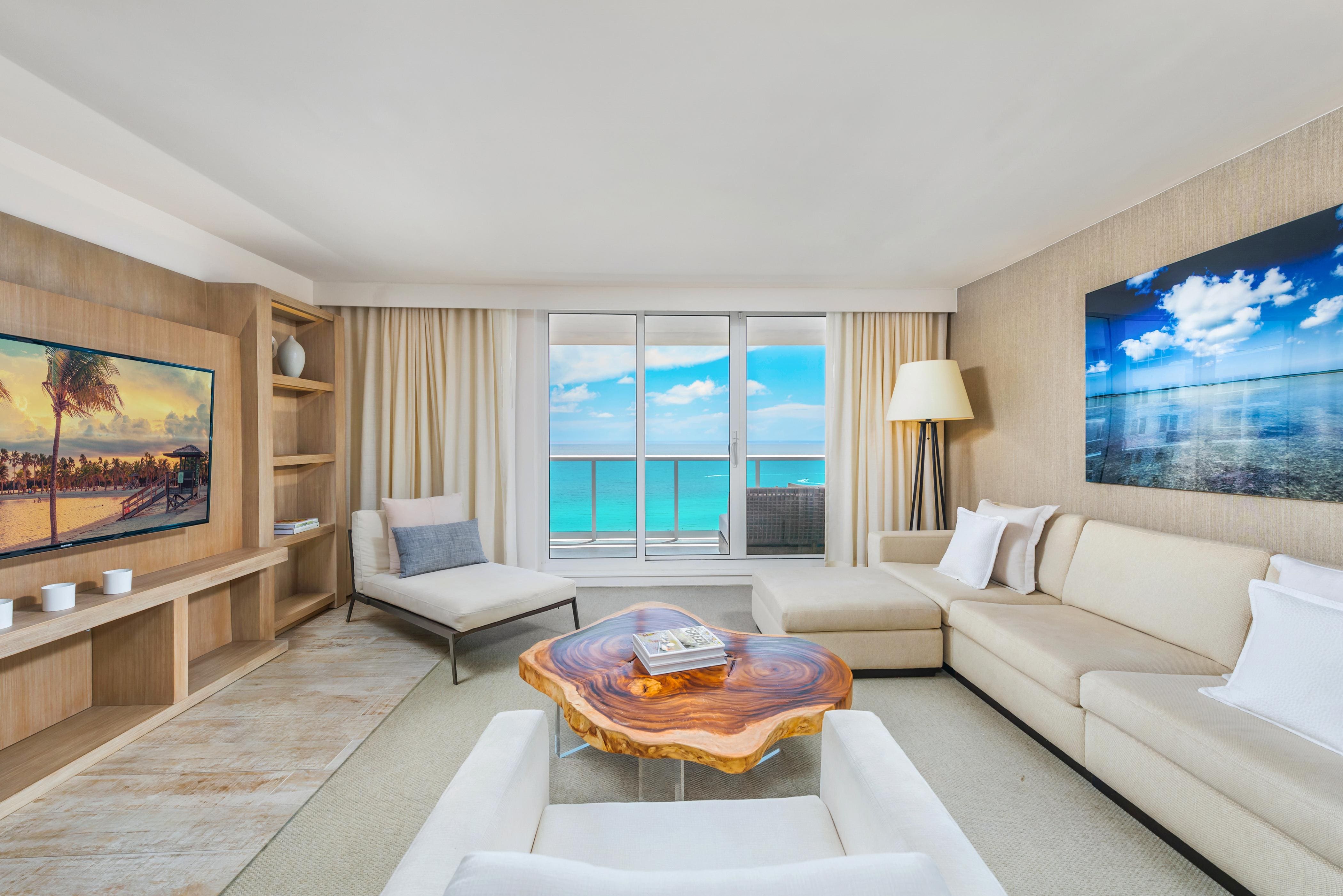 Casa Cocoplum Miami: Luxury 3-Bedroom Villa with Beachfront Views, Miami Beach