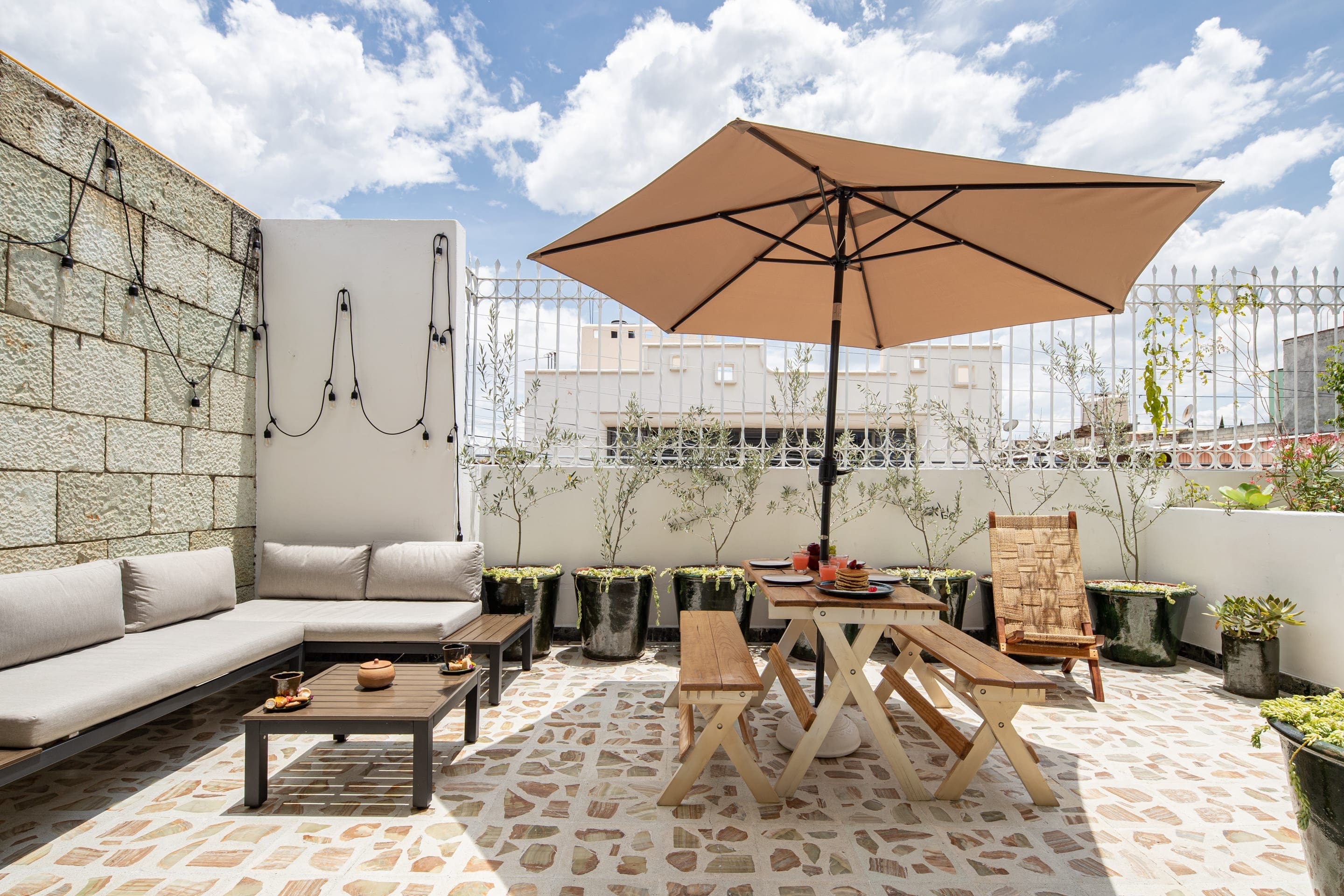 Casa de la Historia: Elegant 8-Bedroom Apartment with Hot Tub, Oaxaca