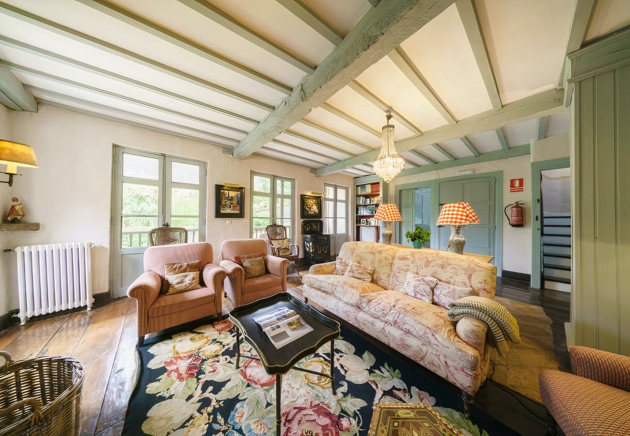 Casa del Puerto: Historic 6-Bedroom Apartment Rental with Mountain and Sea Views, Asturias Spain