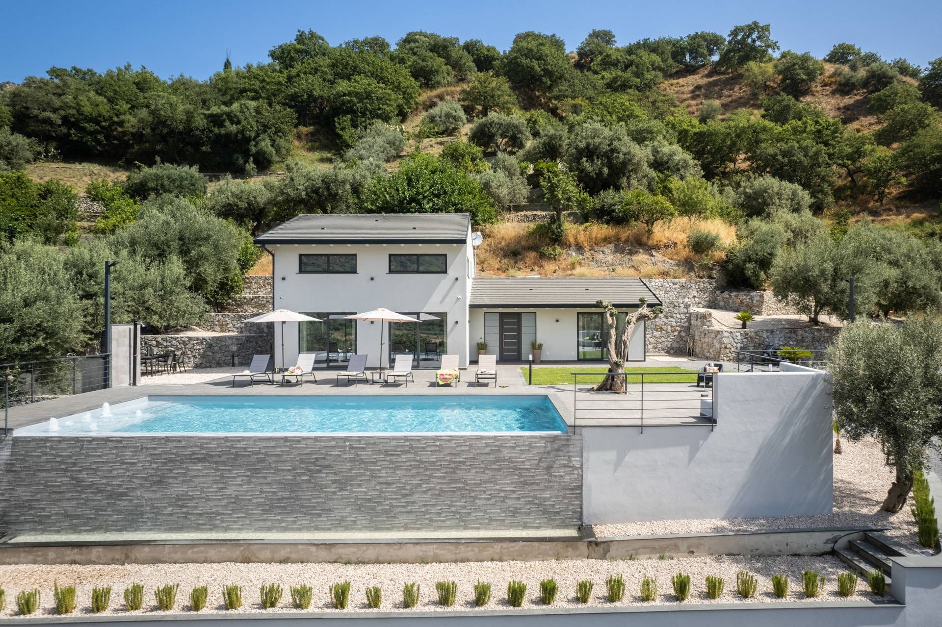 Casa Dell’Etna Taormina: Stylish 3-Bedroom Apartment with Private Pool, Taormina