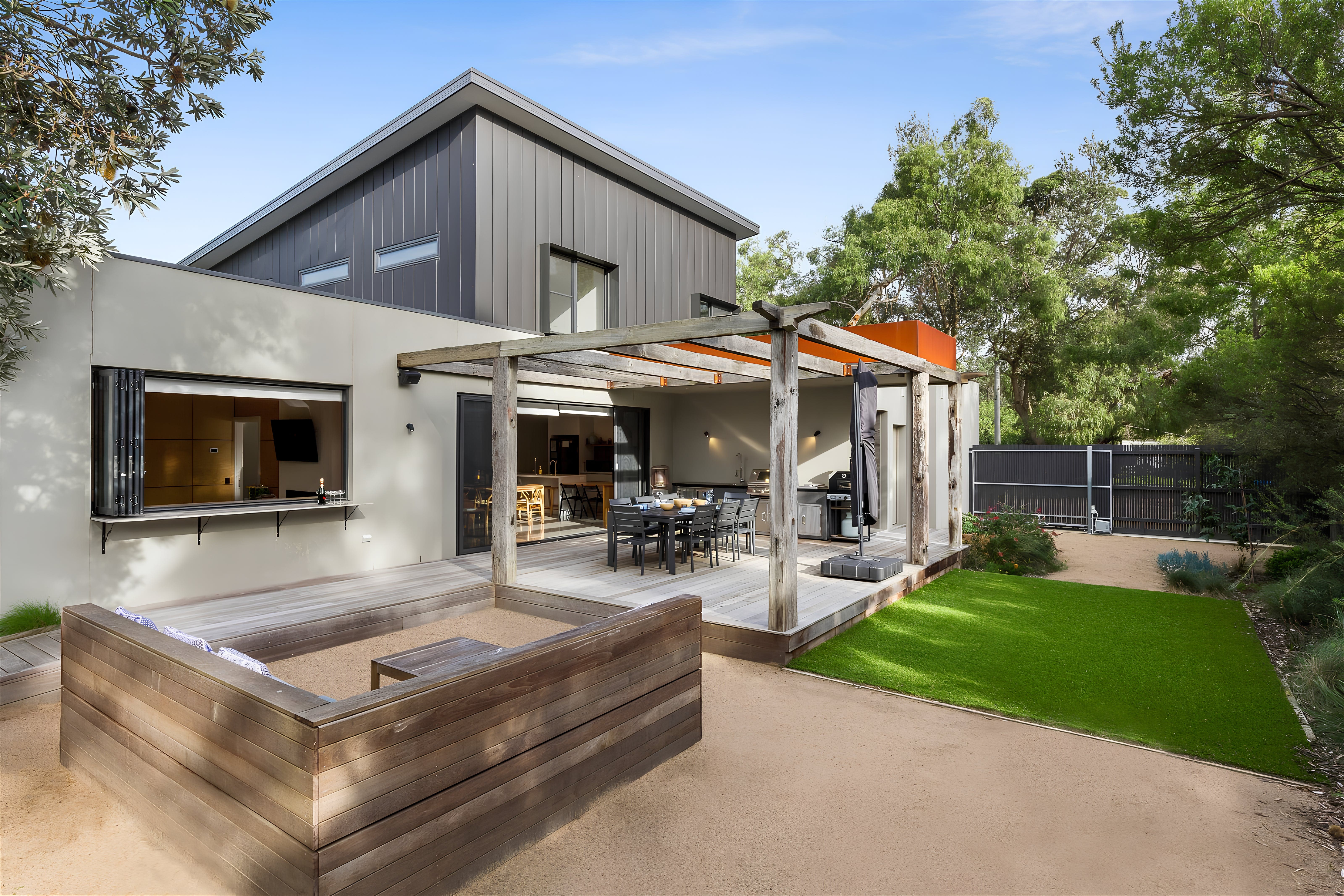 Casa di Mare: Luxury 5-Bedroom Apartment with Seaview in Victoria, Australia