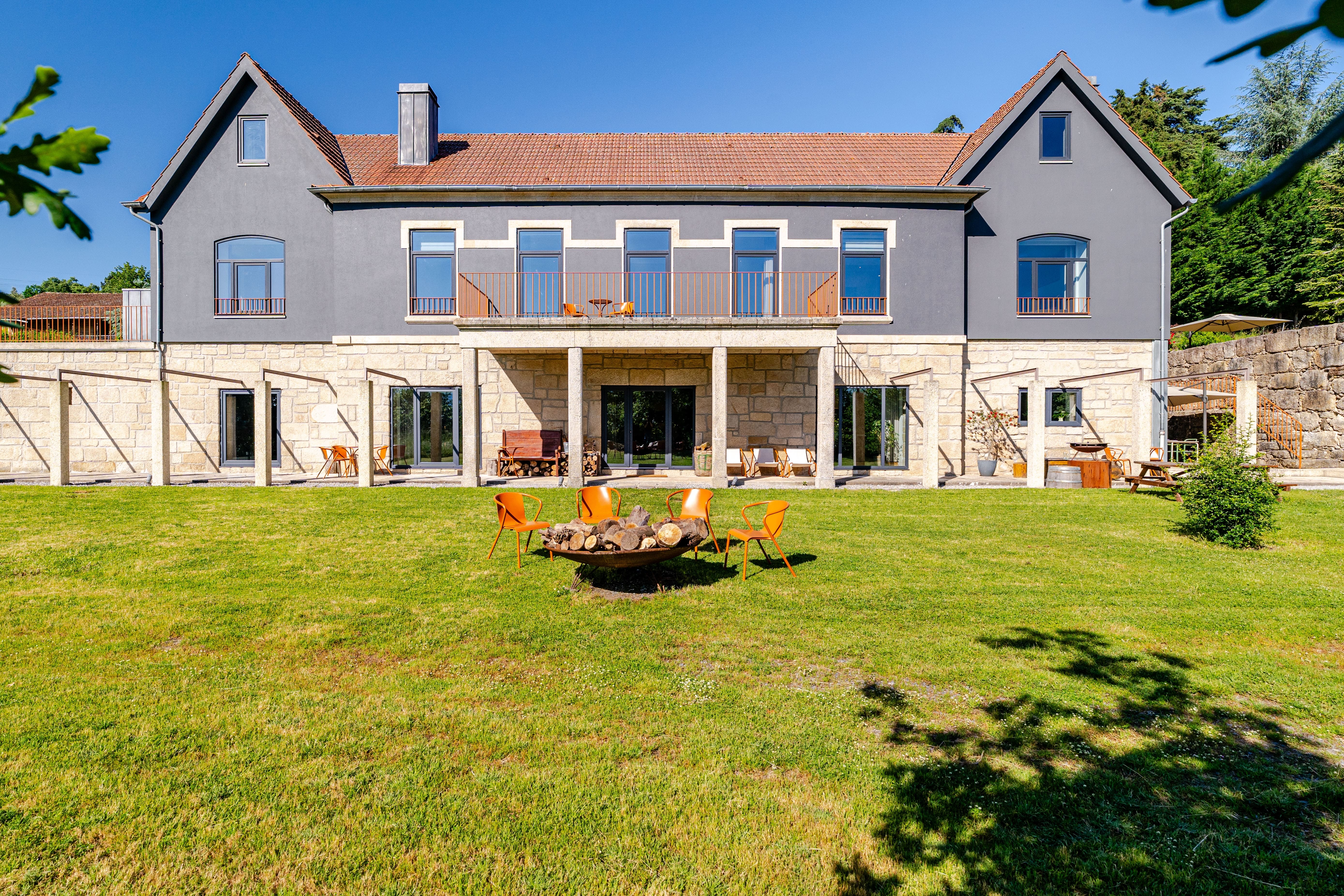 Casa dos Carvalhos: Luxury 9-Bedroom Cottage Rental Douro Portugal with Pool and Sauna