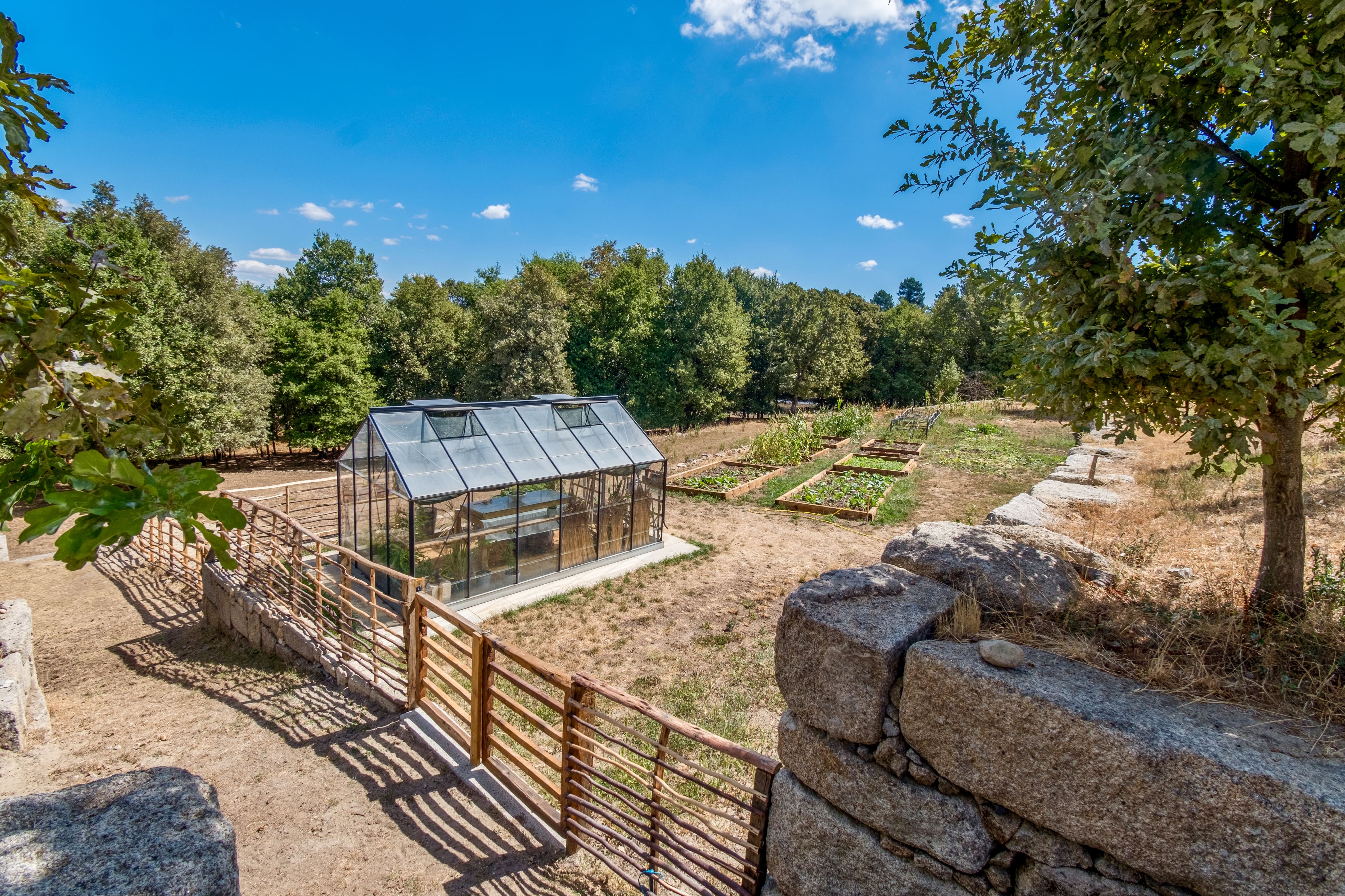Casa dos Carvalhos: Luxury 9-Bedroom Cottage Rental Douro Portugal with Pool and Sauna