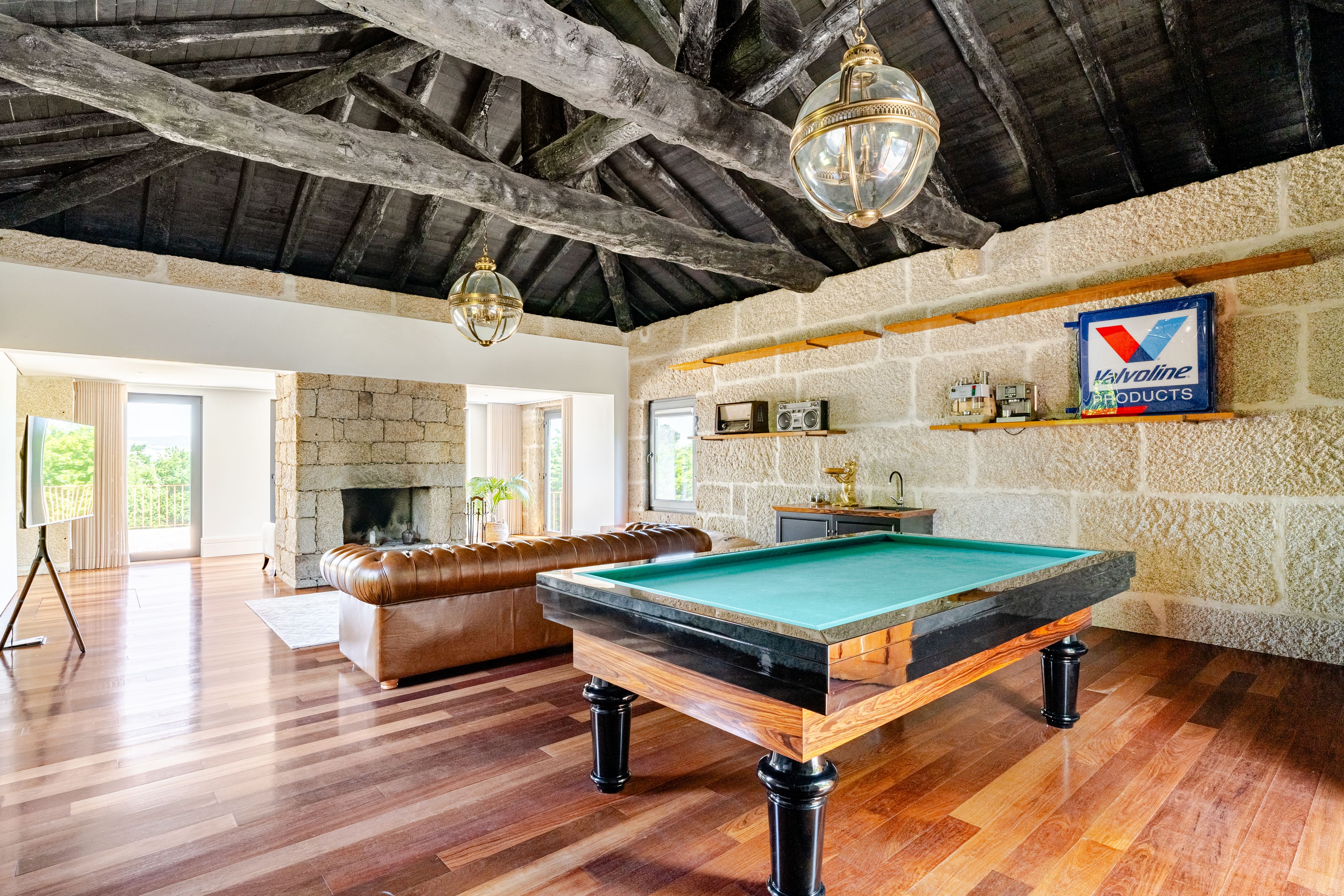 Casa dos Carvalhos: Luxury 9-Bedroom Cottage Rental Douro Portugal with Pool and Sauna