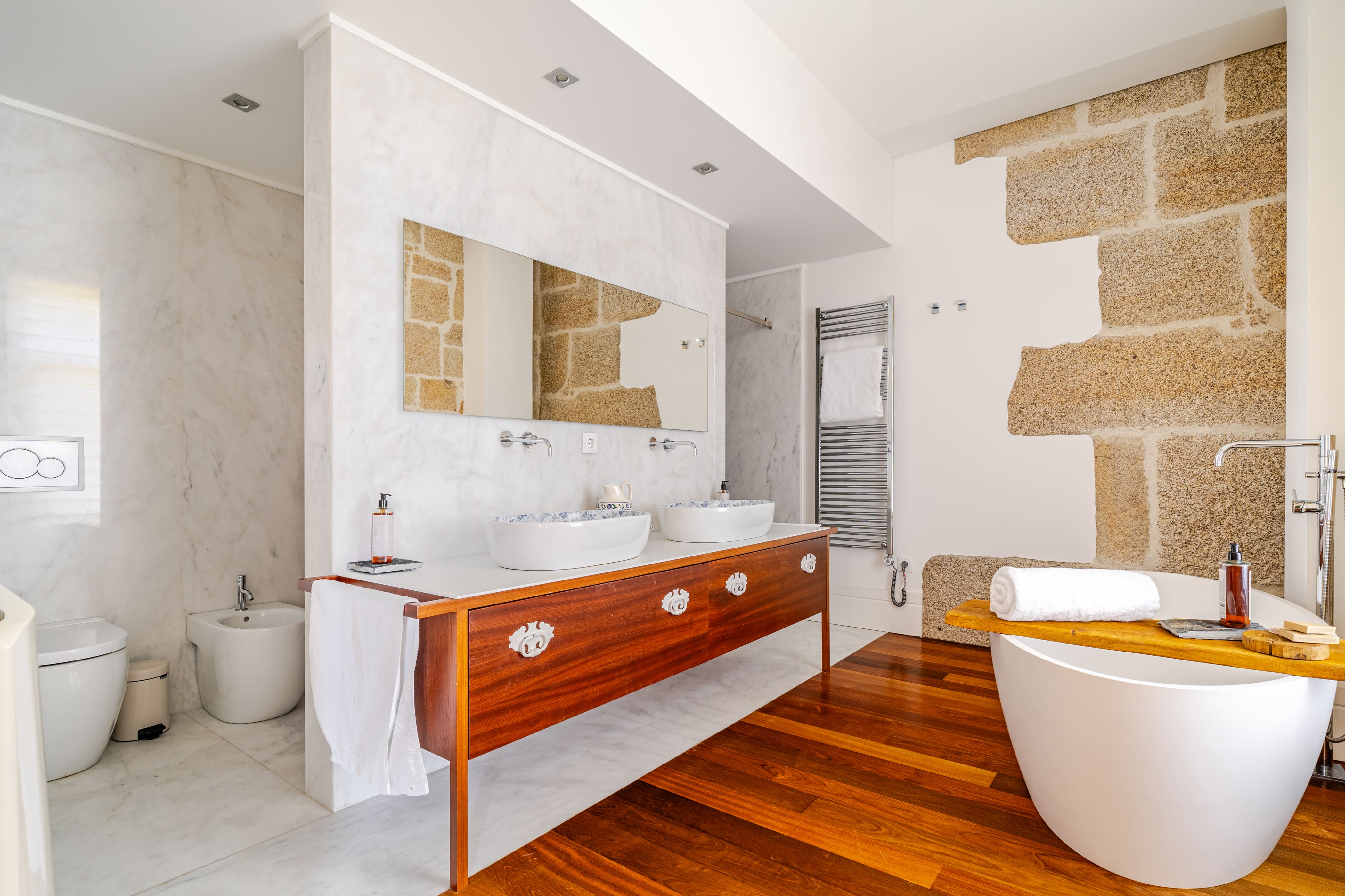 Casa dos Carvalhos: Luxury 9-Bedroom Cottage Rental Douro Portugal with Pool and Sauna