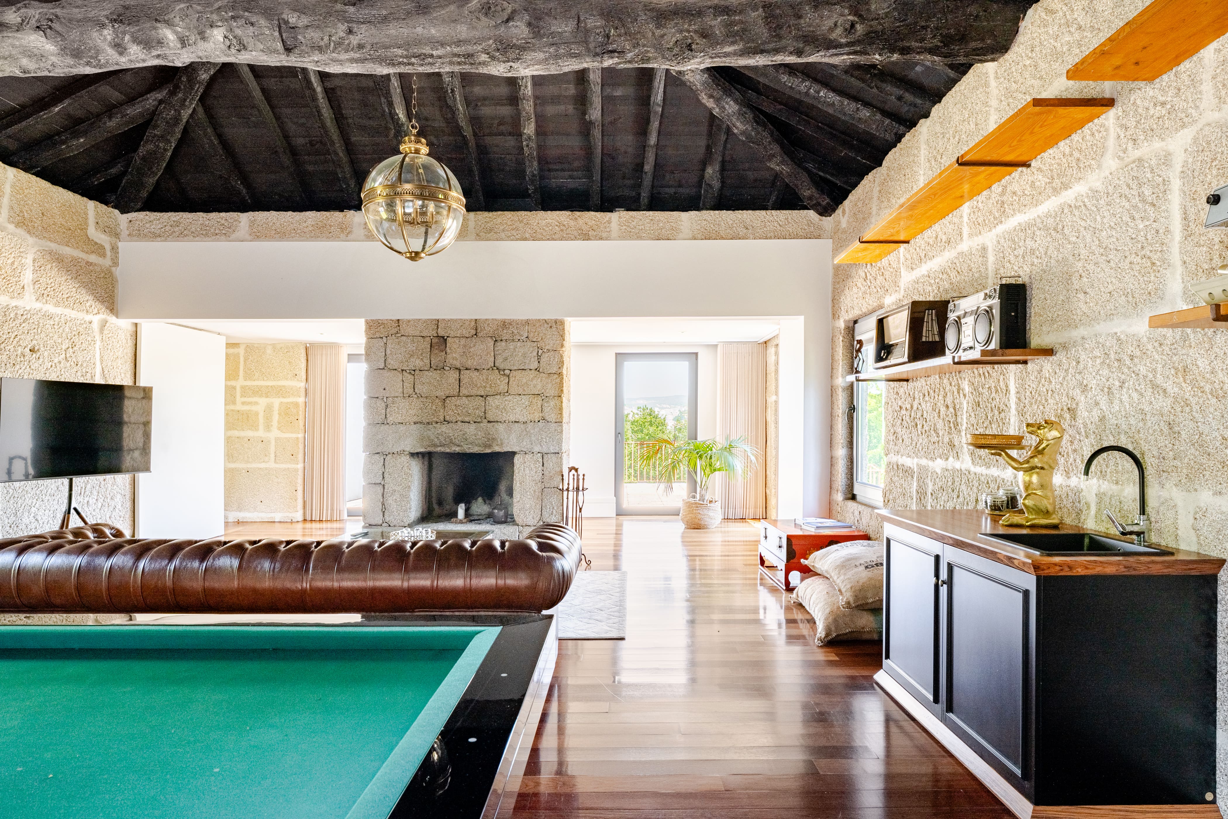 Casa dos Carvalhos: Luxury 9-Bedroom Cottage Rental Douro Portugal with Pool and Sauna