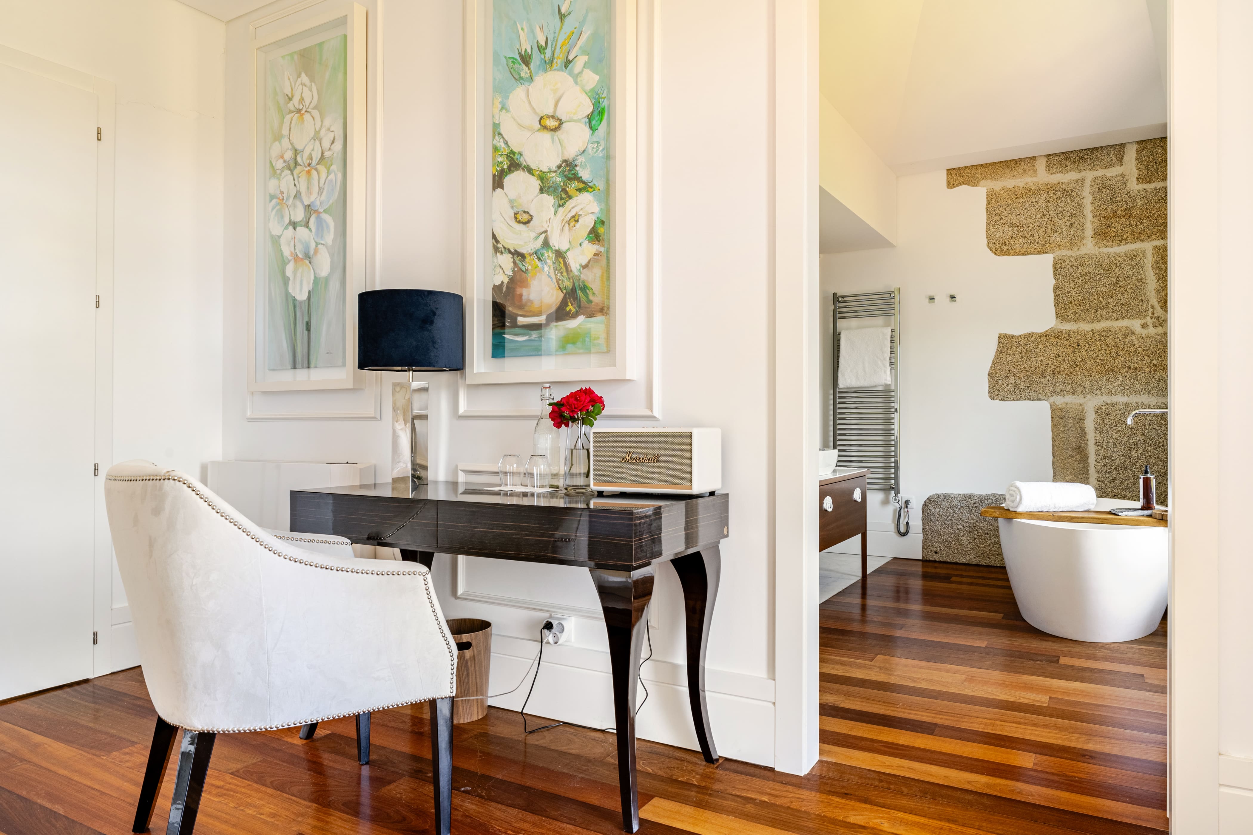 Casa dos Carvalhos: Luxury 9-Bedroom Cottage Rental Douro Portugal with Pool and Sauna