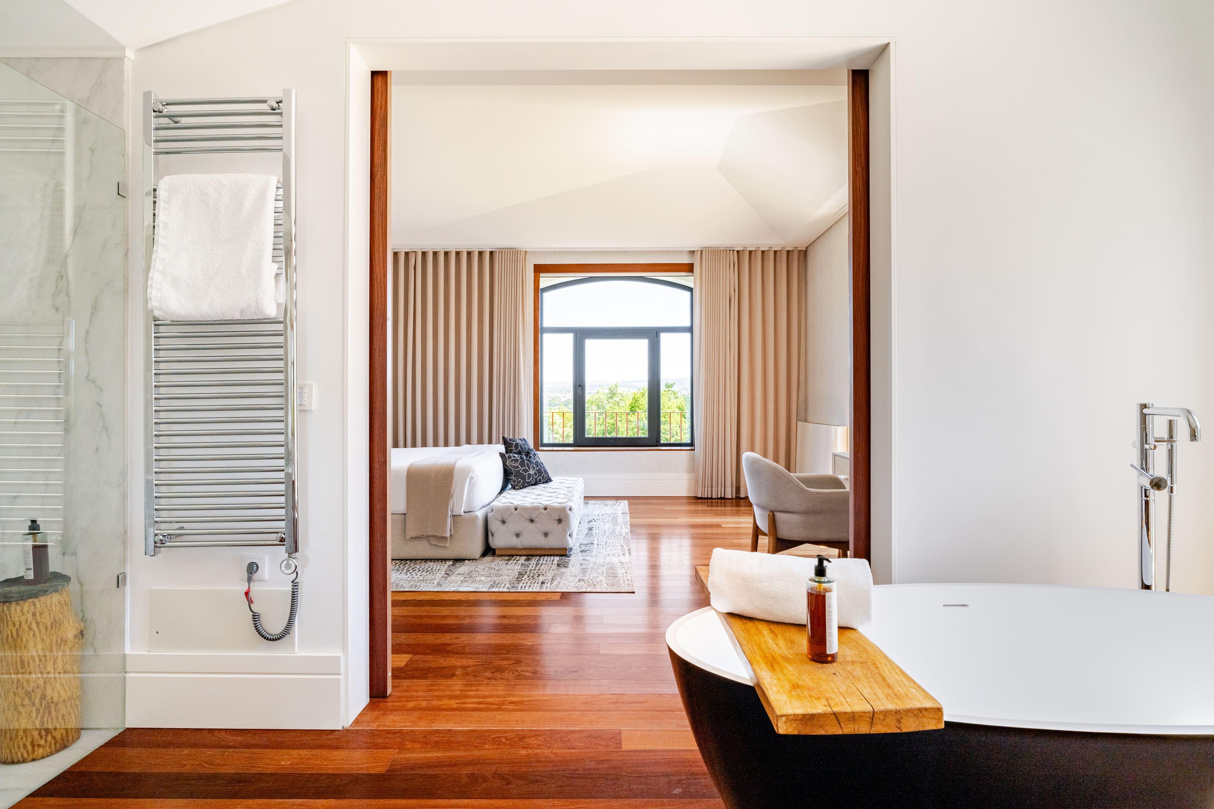 Casa dos Carvalhos: Luxury 9-Bedroom Cottage Rental Douro Portugal with Pool and Sauna