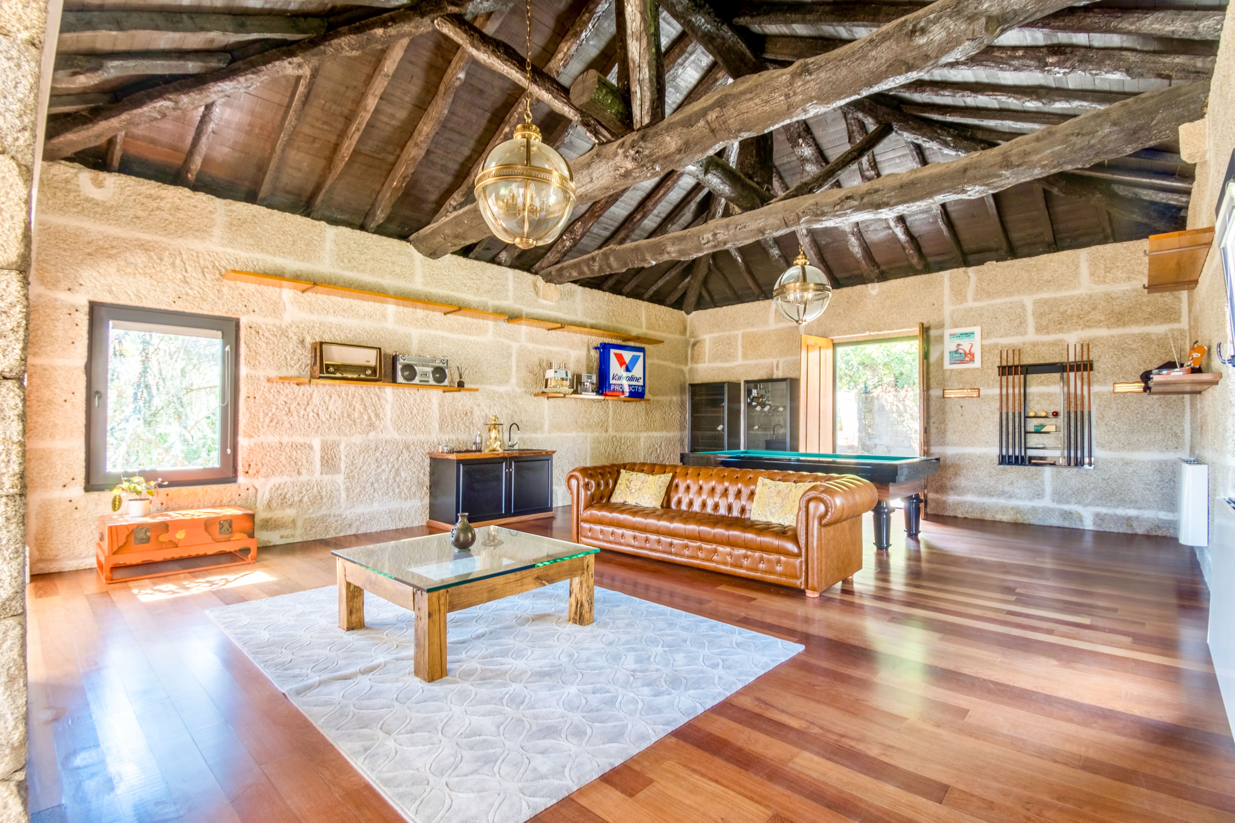 Casa dos Carvalhos: Luxury 9-Bedroom Cottage Rental Douro Portugal with Pool and Sauna