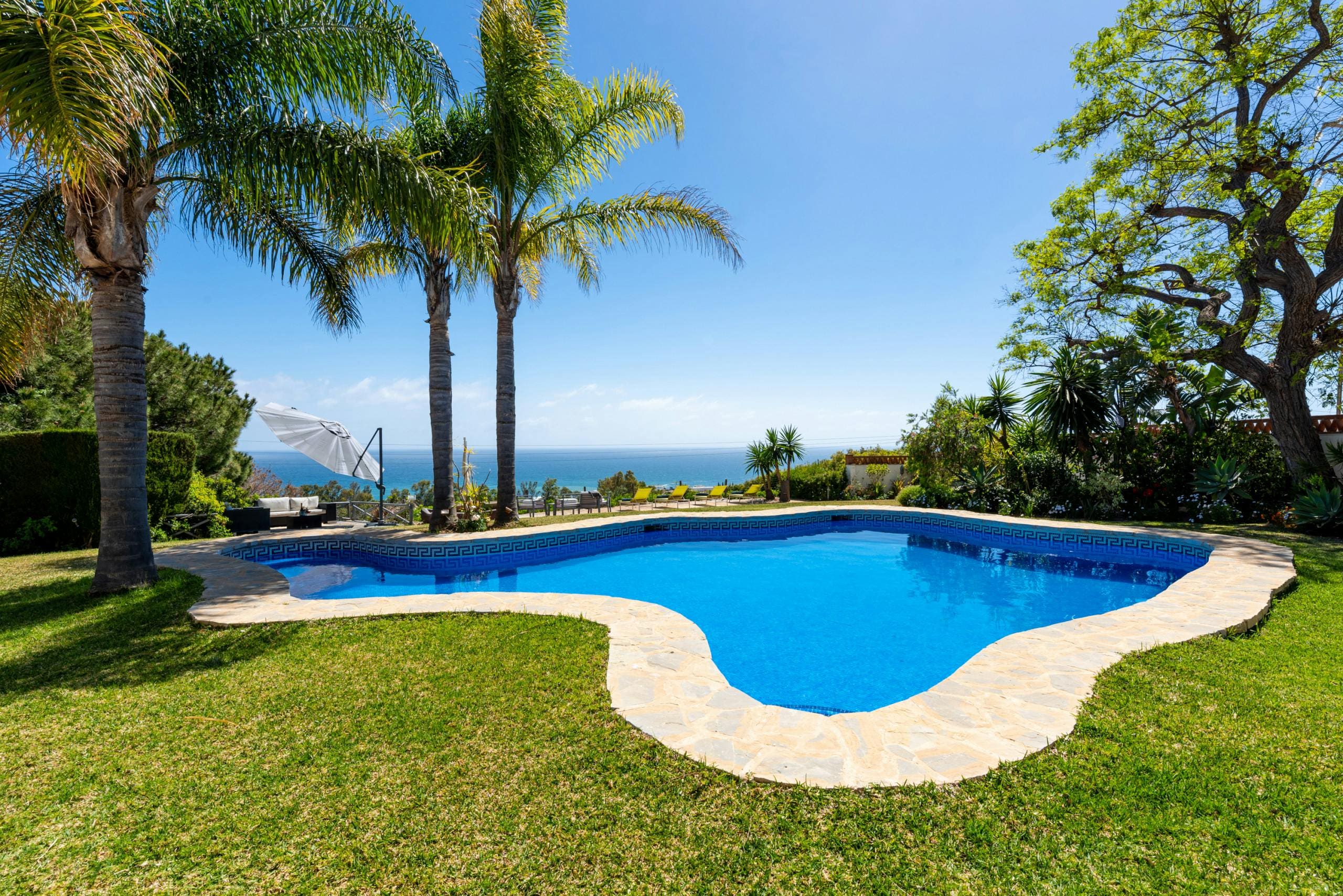 Casa Encina Cabopino: Elegant 3-Bedroom Villa with Sea Views and Pool, Costa Del Sol