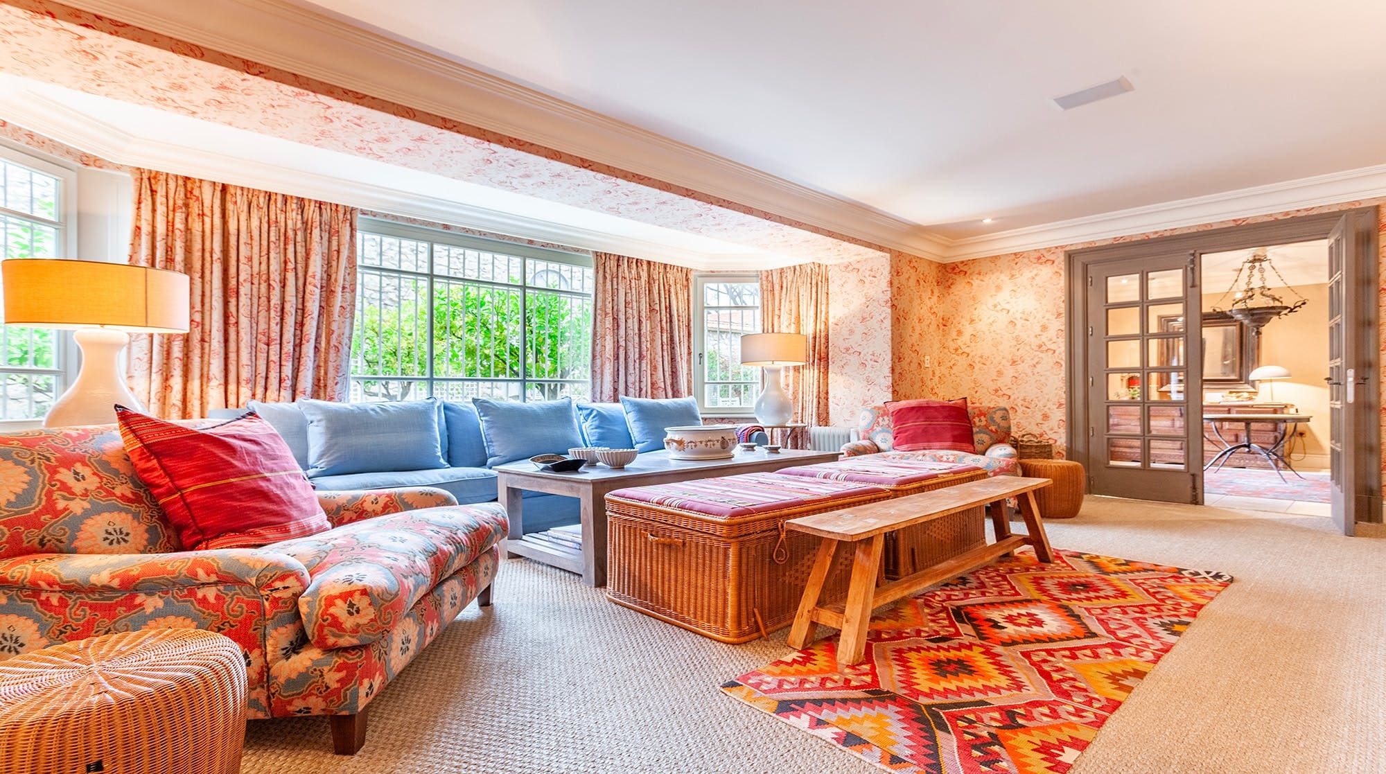 Casa Encina Madrid: Elegant 9-Bedroom Apartment with Pool, Madrid