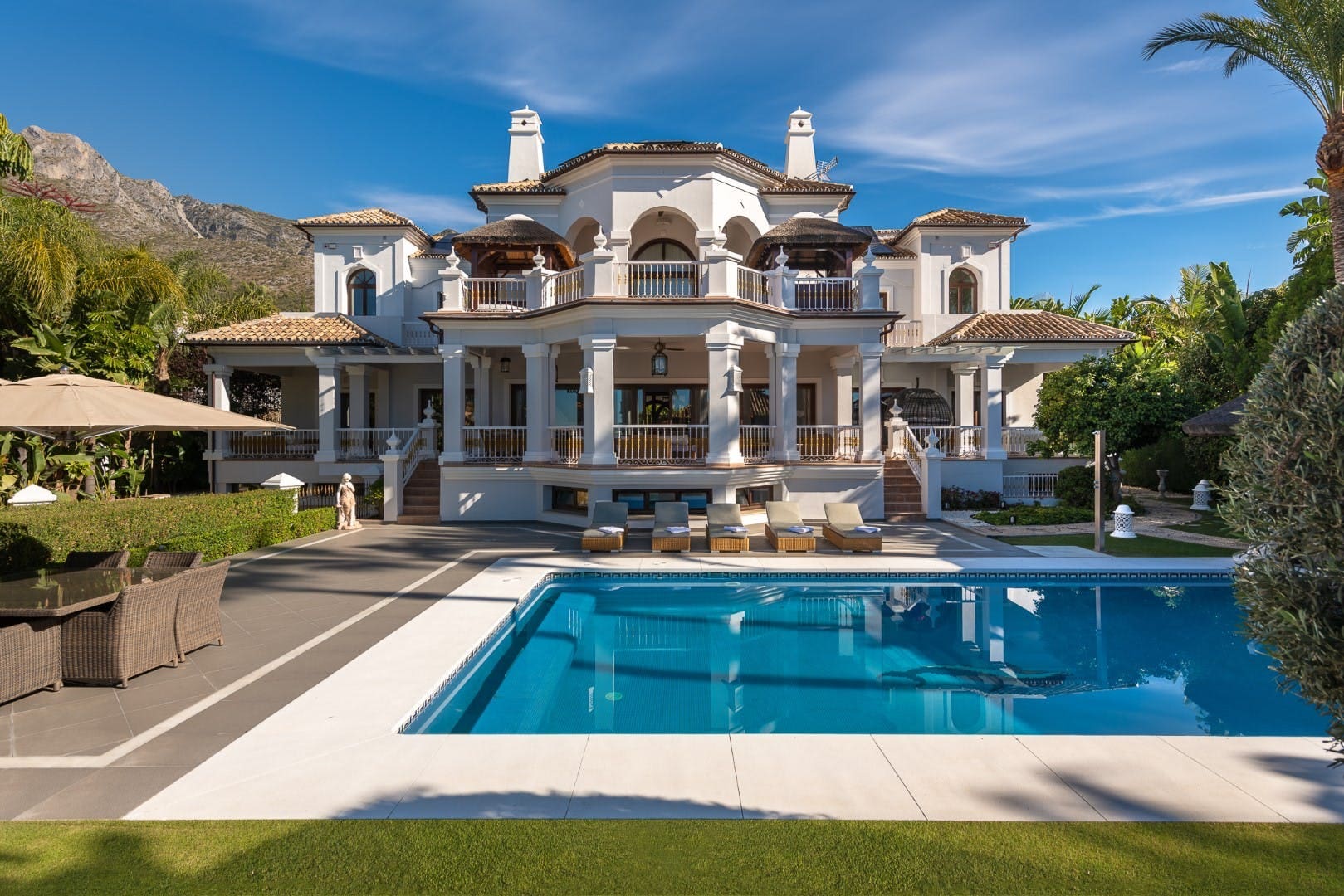 Casa Encina Marbella Marbella: 7-Bedroom Luxury Apartment with Spa and Seaview, Marbella