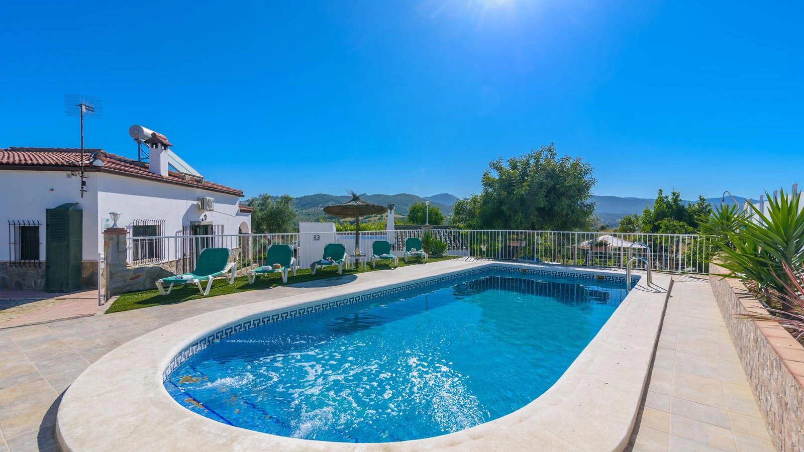 Casa Encina Prado: Spacious 4-Bedroom Apartment with Pool and Sea Views, Andalusia