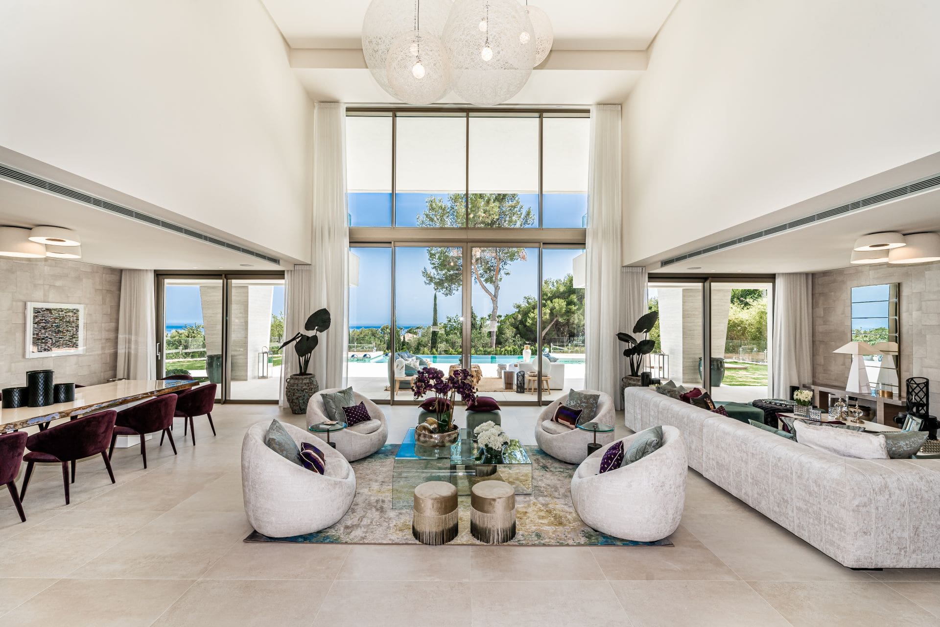Casa Encinas Marbella: Luxurious 6-Bedroom Apartment with Private Pool and Sea Views, Marbella