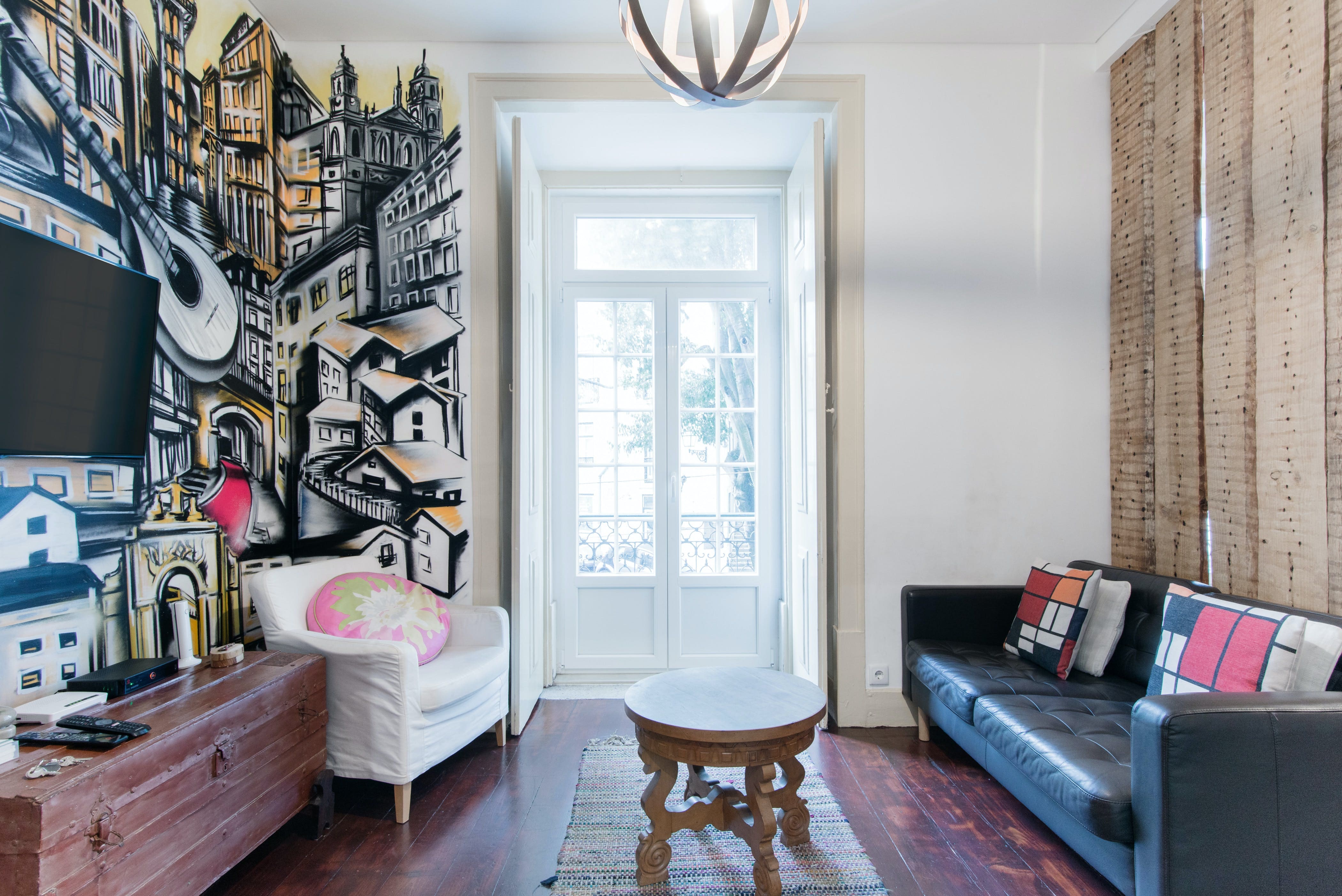 Casa Fado Alfama: Spacious 4-Bedroom Apartment with Sea Views, Lisbon