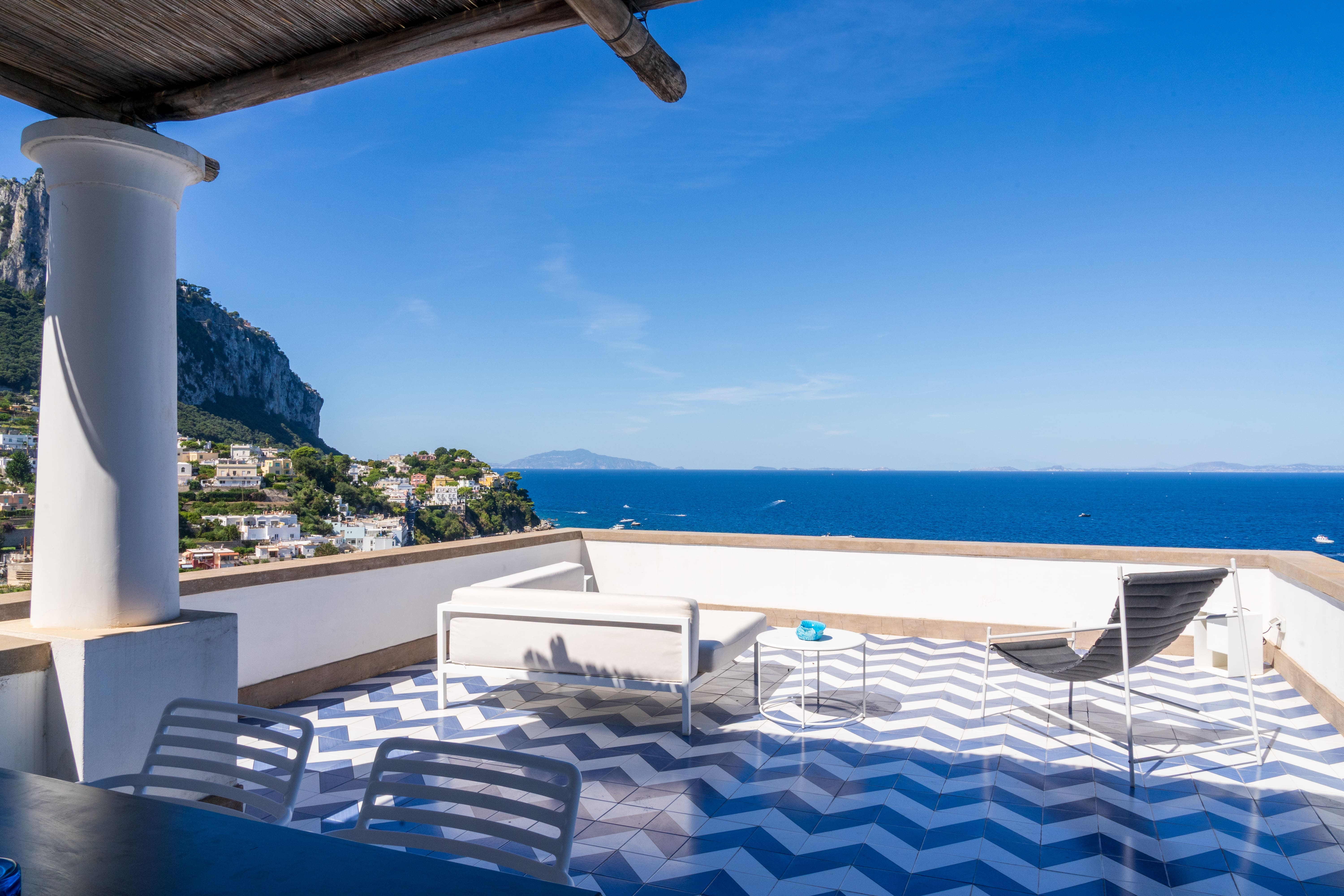 Casa Faraglioni Capri Capri: 4-Bedroom Luxury Apartment with Hot Tub and Sea View, Capri