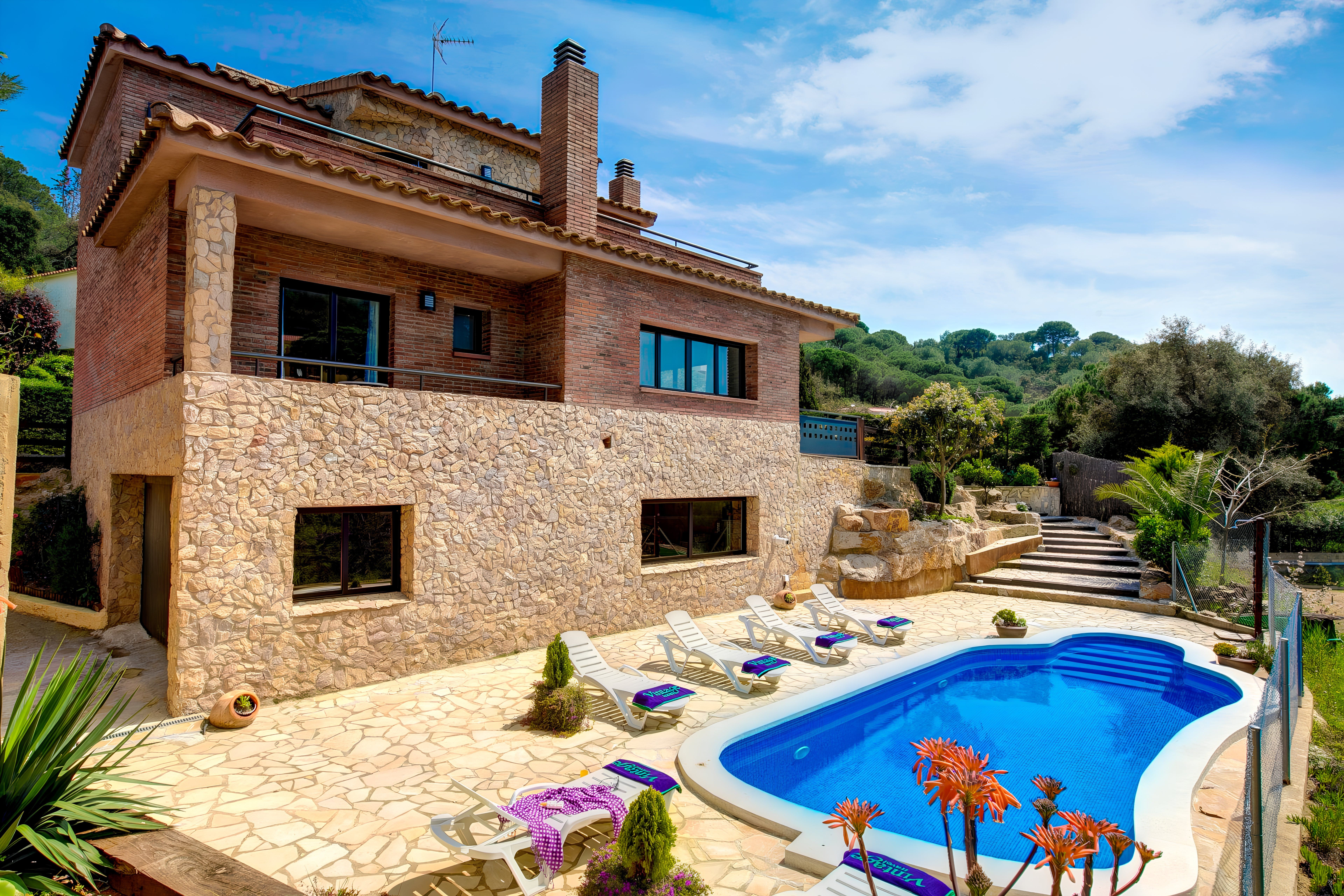 Casa Fenals Lloret: Luxury 4-Bedroom Villa with Private Pool and Sea Views, Lloret de Mar