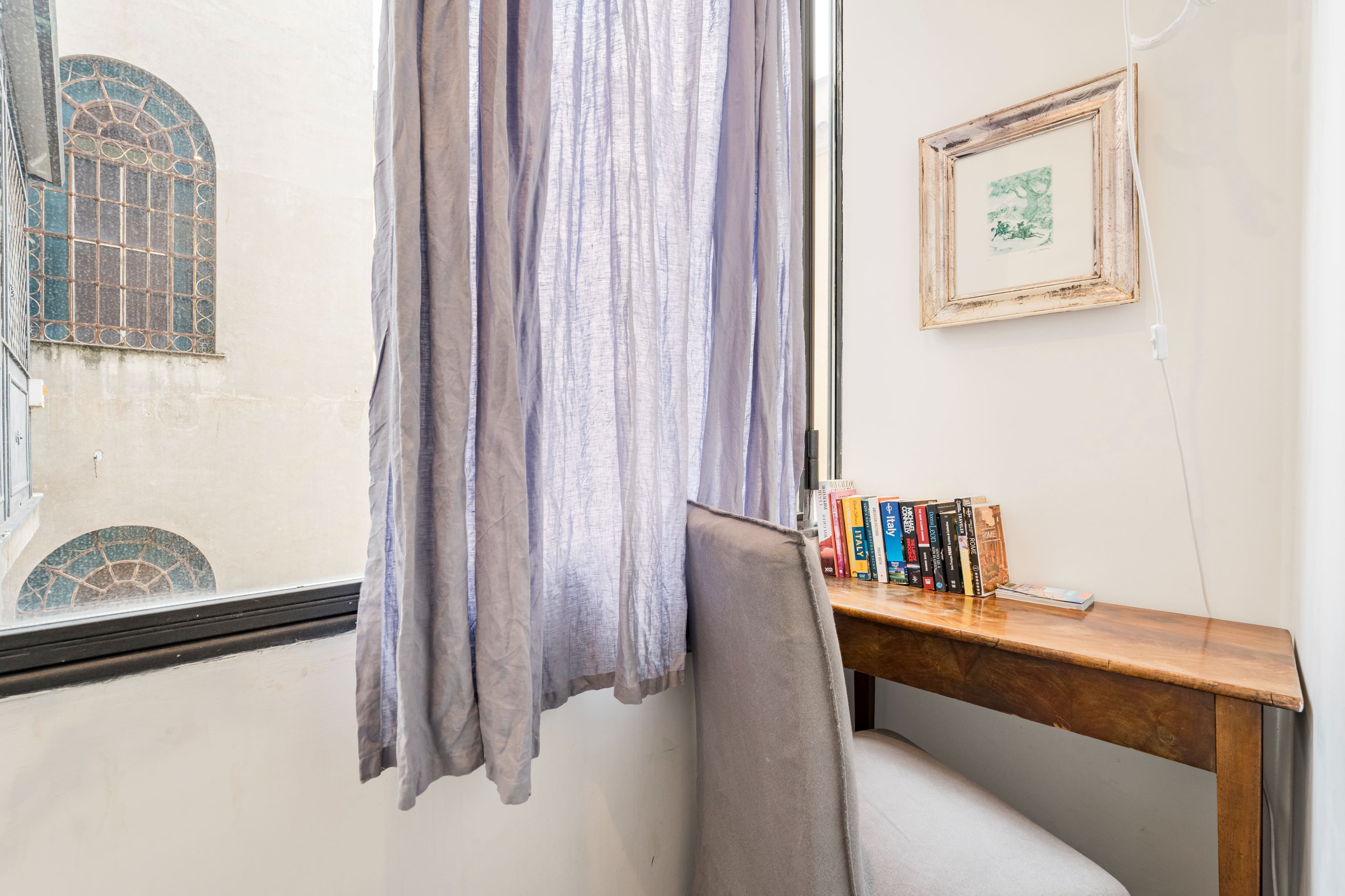Casa Fiora Campo de’ Fiori Campo de’ Fiori 2: Charming 2-Bedroom Apartment Rental with Air Conditioning in Campo de’ Fiori, Rome