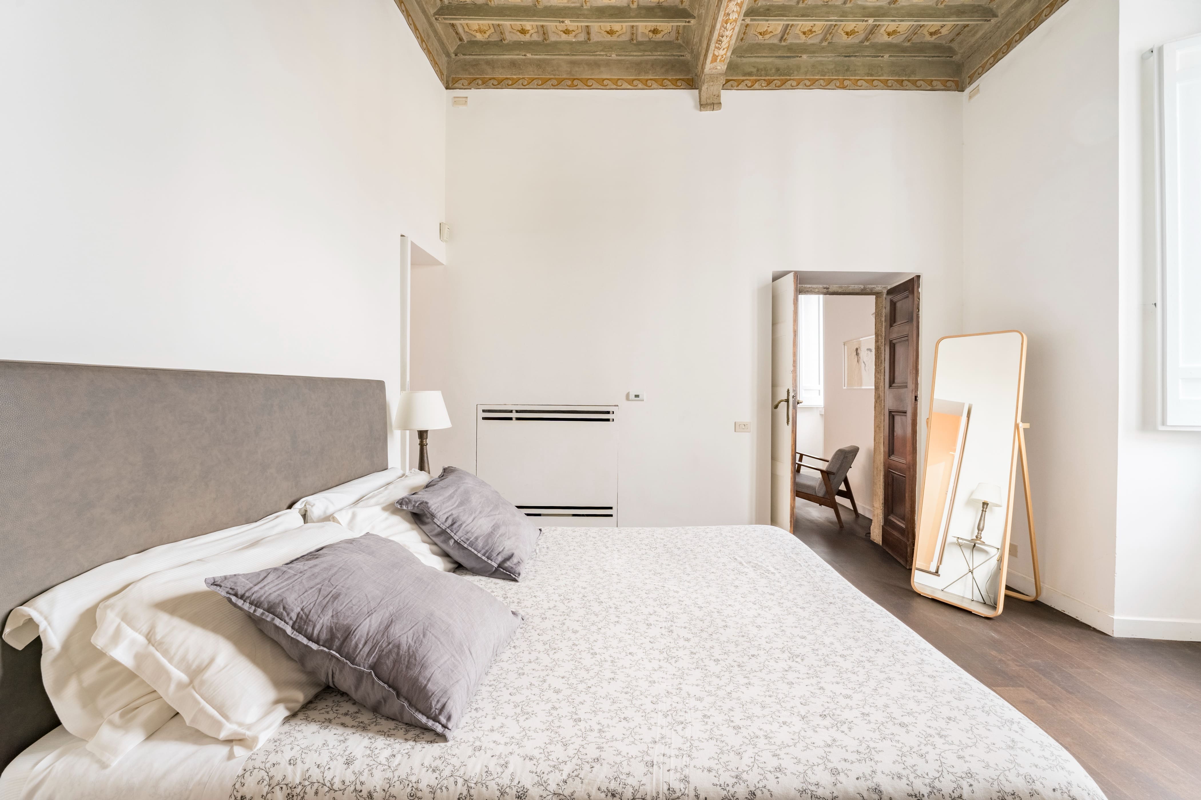 Casa Fiora Campo de’ Fiori Campo de’ Fiori 2: Charming 2-Bedroom Apartment Rental with Air Conditioning in Campo de’ Fiori, Rome
