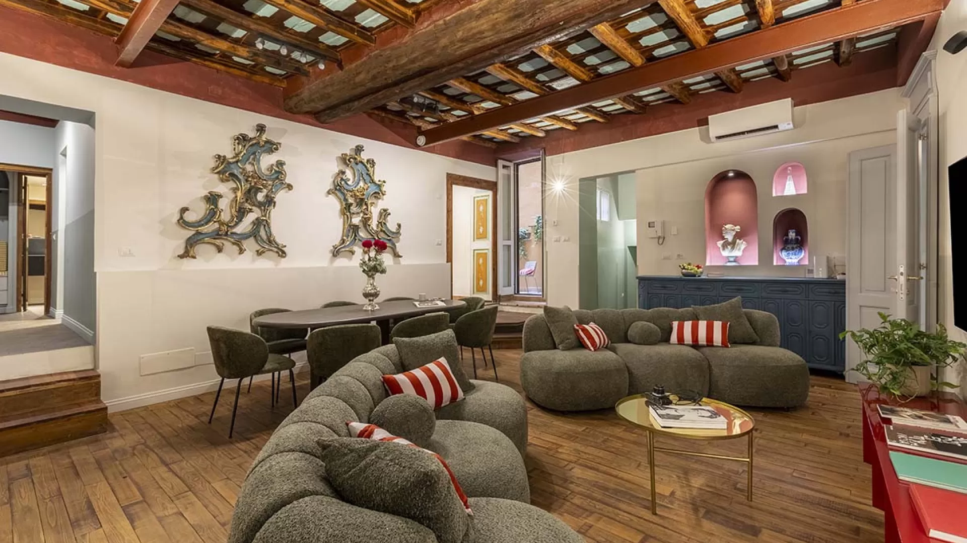Casa Fiori Roma: Luxury 4-Bedroom Apartment with Terrace and Turkish Bath, Rome