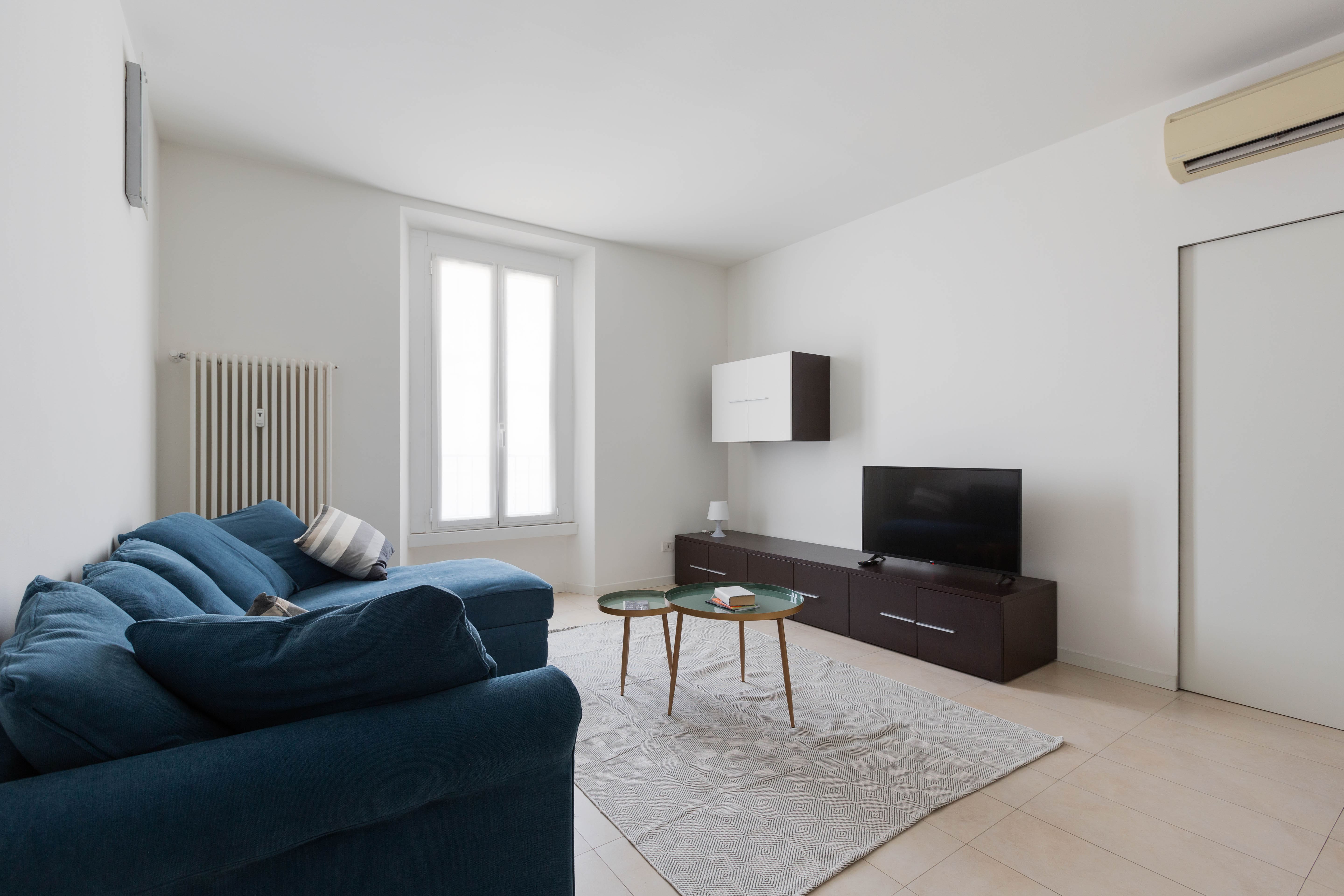 Casa Fontana Milan: Elegant 2-Bedroom Apartment with City Views, Milan