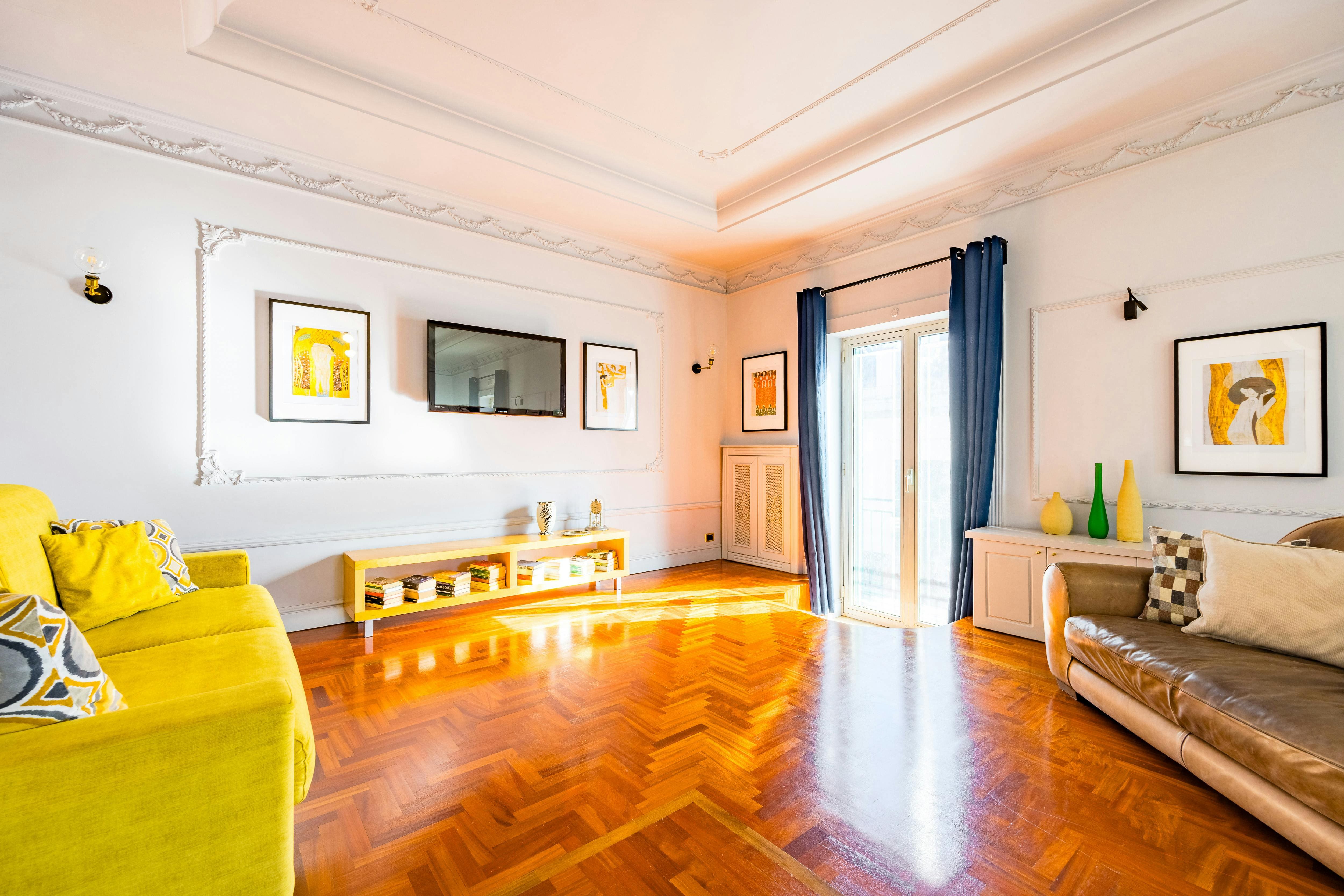 Casa Forcella Napoli: Stylish 3-Bedroom Apartment Rental with Air-Con in Naples City Centre